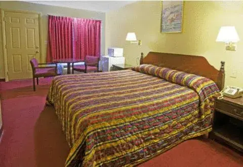 King Room in Rumford Motor Inn King Room in Rumford Motor Inn