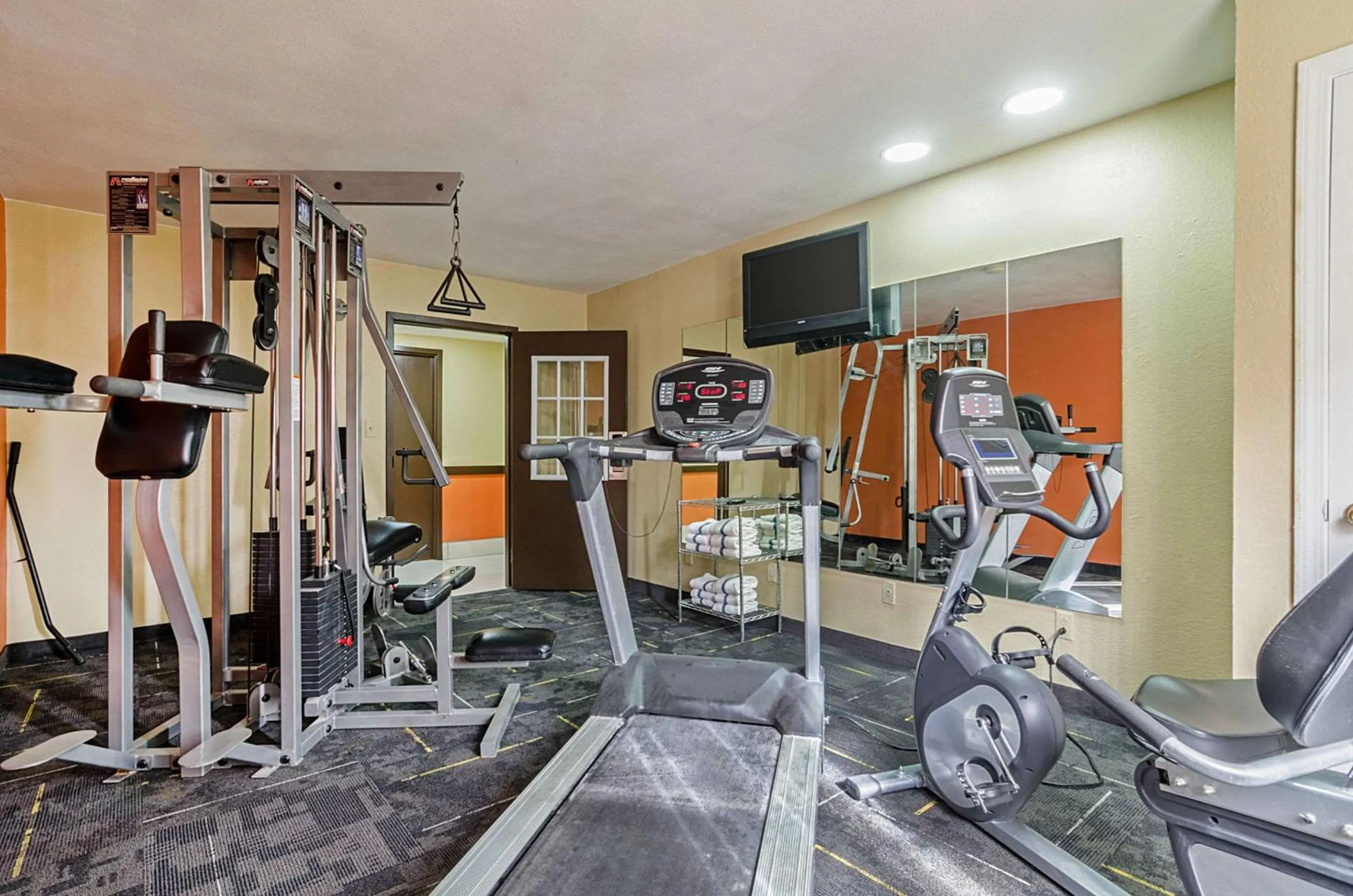 Fitness centre/facilities in Quality Inn South