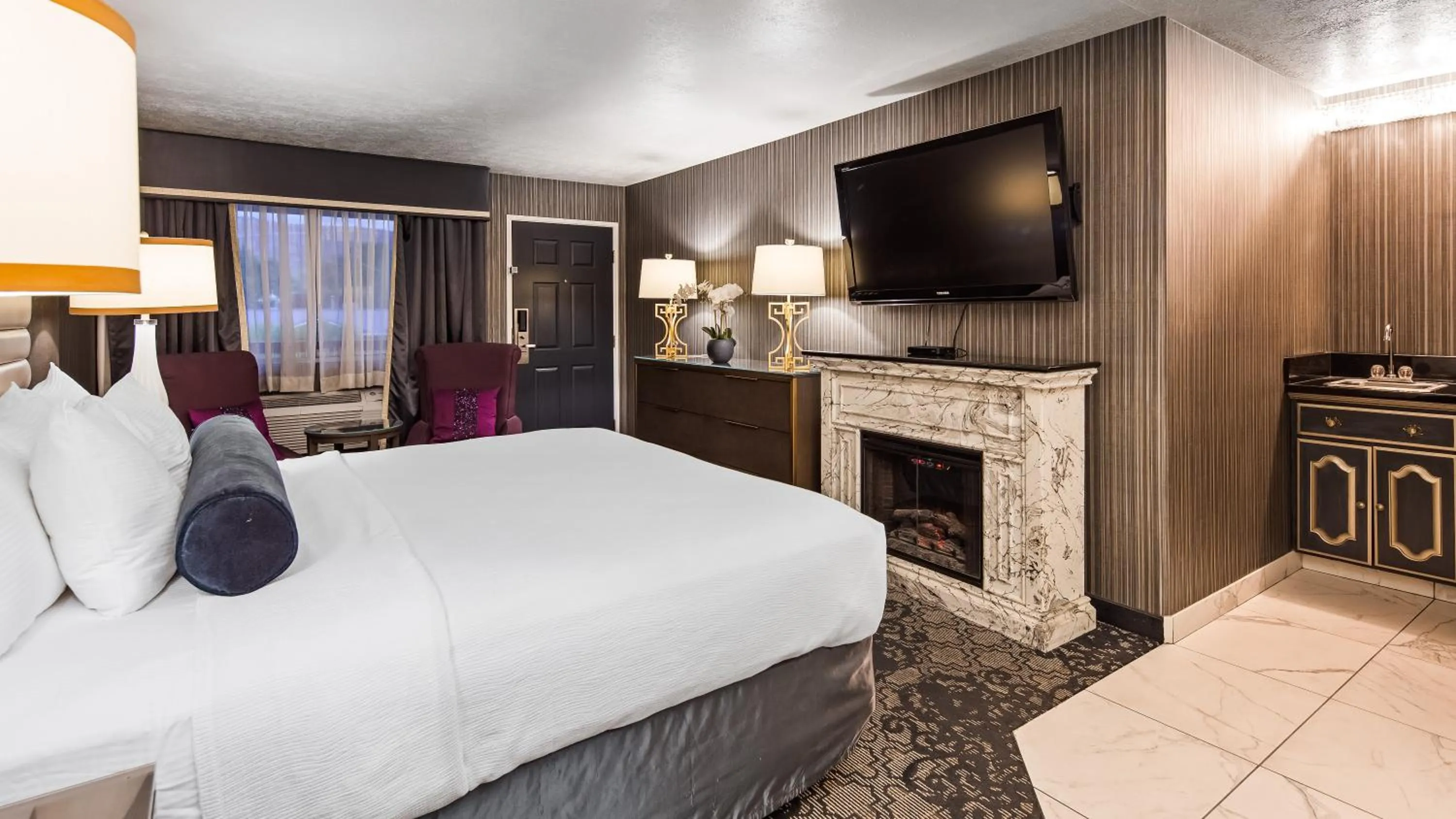 Bed in Abbey Inn Cedar City