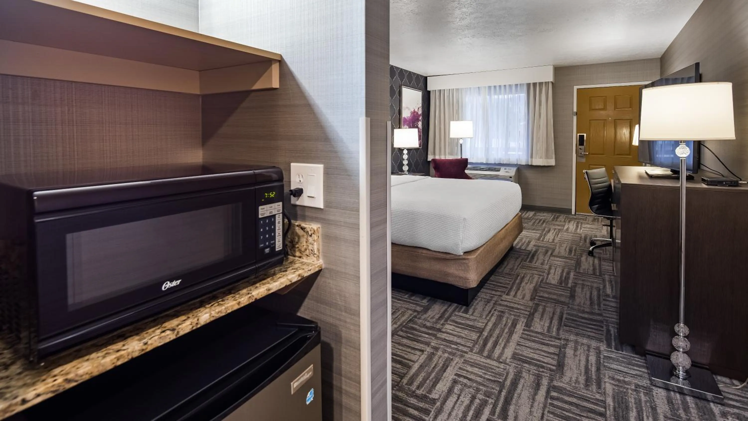 Bed in Abbey Inn Cedar City