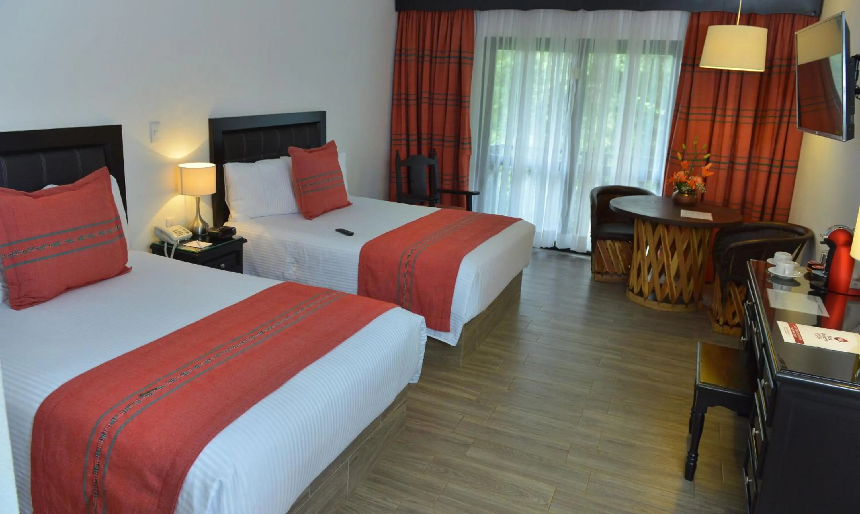 Bed in Best Western Plus Posada de Don Vasco