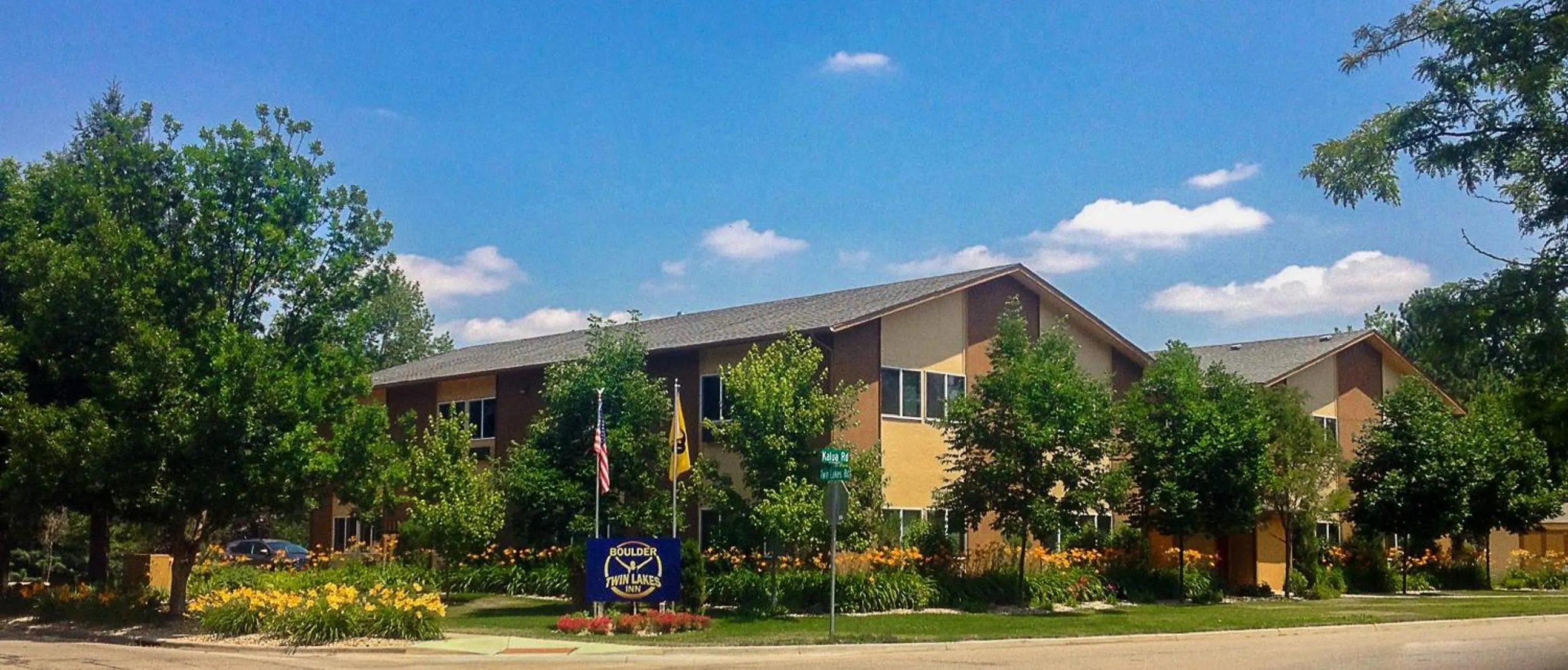 Property building in Boulder Twin Lakes Inn