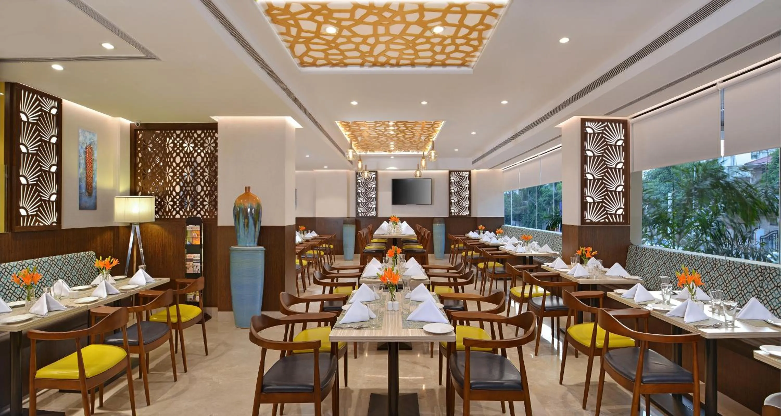 Restaurant/places to eat in Fortune Inn Promenade, Vadodara - Member ITC Hotels' Group