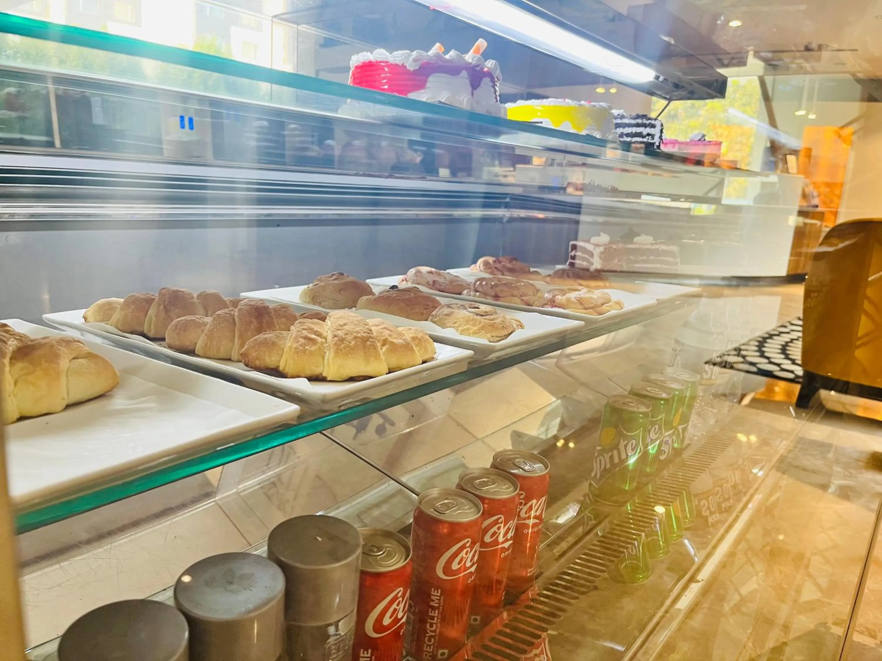 Food and drinks in Fortune Inn Promenade, Vadodara - Member ITC Hotels' Group