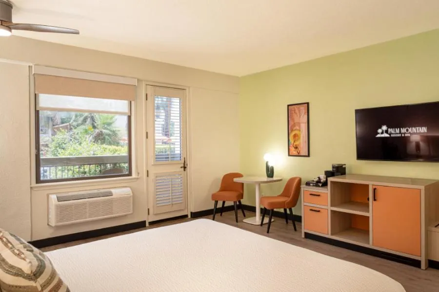 Bed in Palm Mountain Resort & Spa