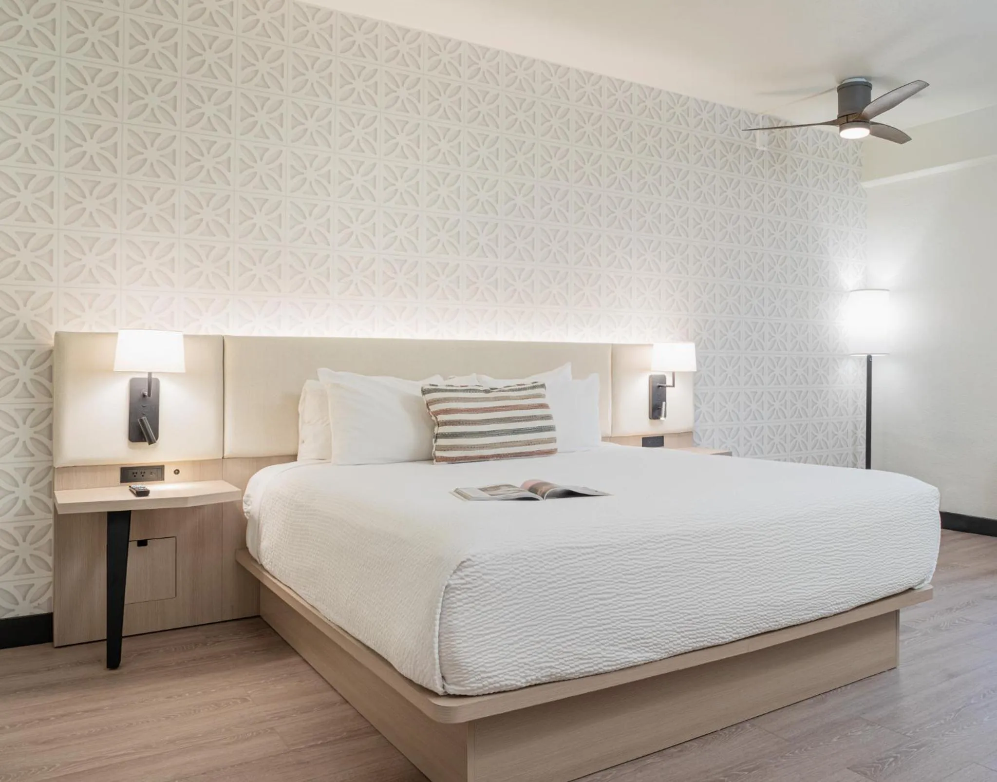 Bed in Palm Mountain Resort & Spa