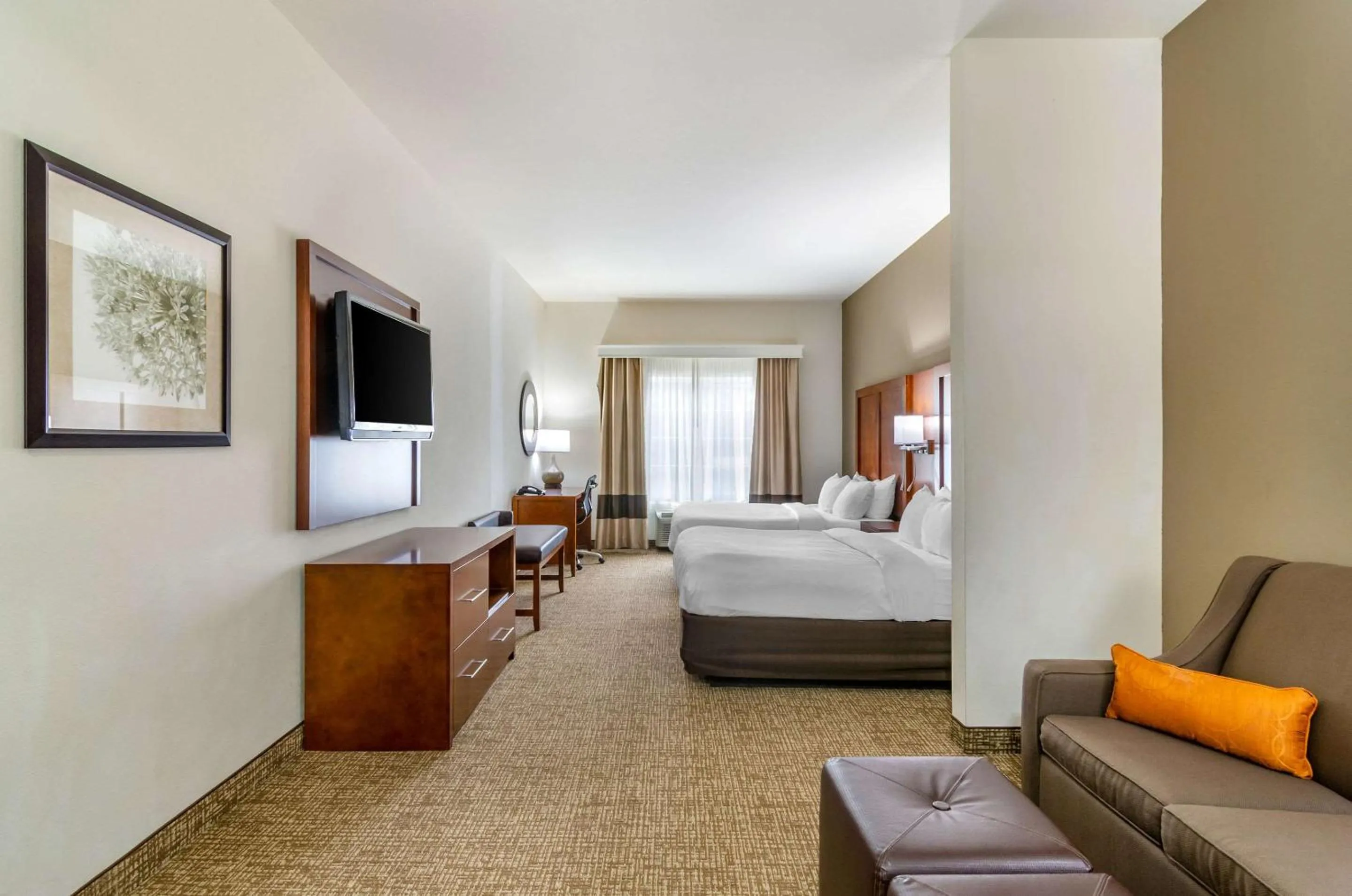 Bedroom, Bed in Comfort Inn & Suites near Bethel College