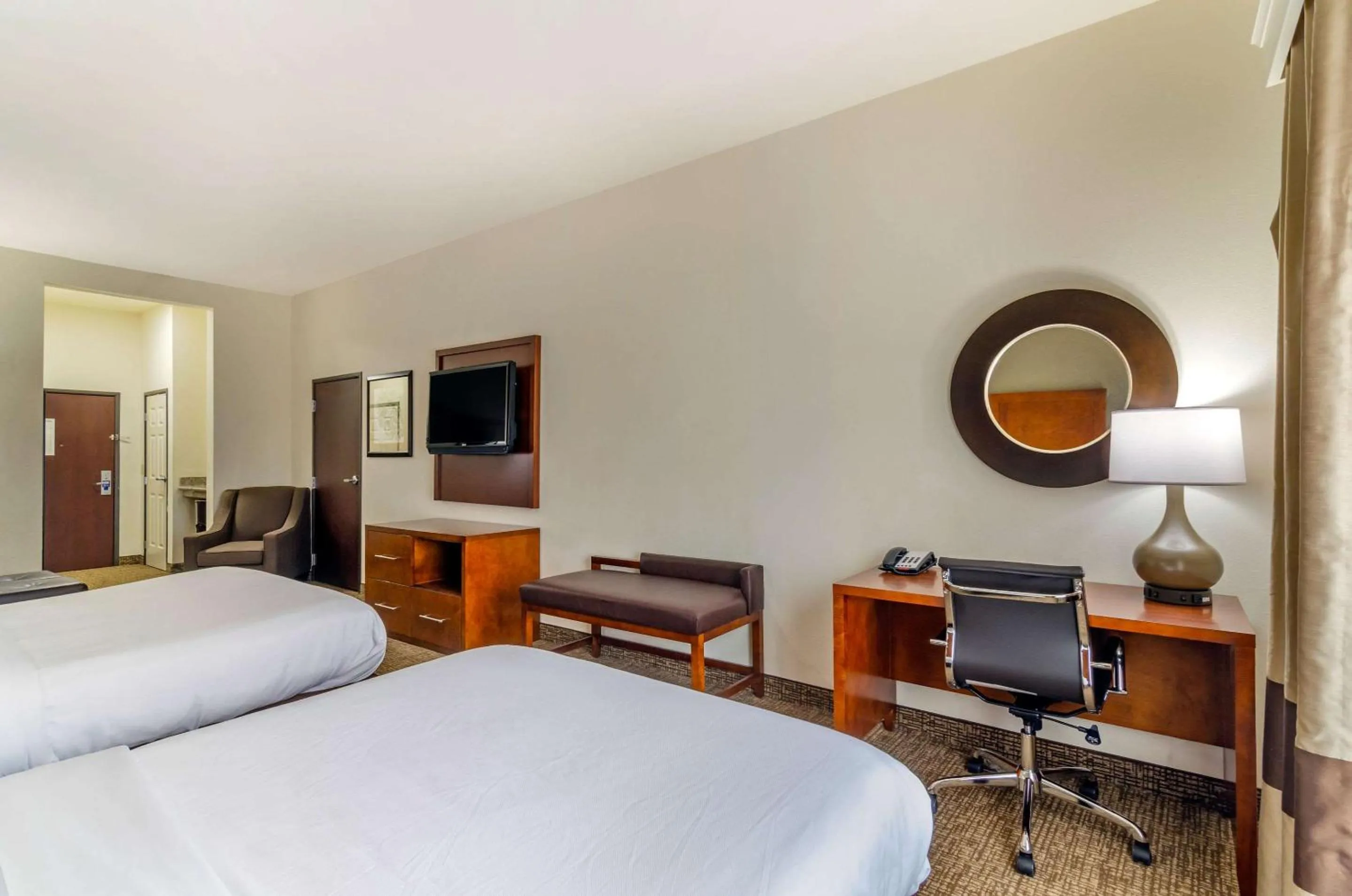 Bedroom, Bed in Comfort Inn & Suites near Bethel College