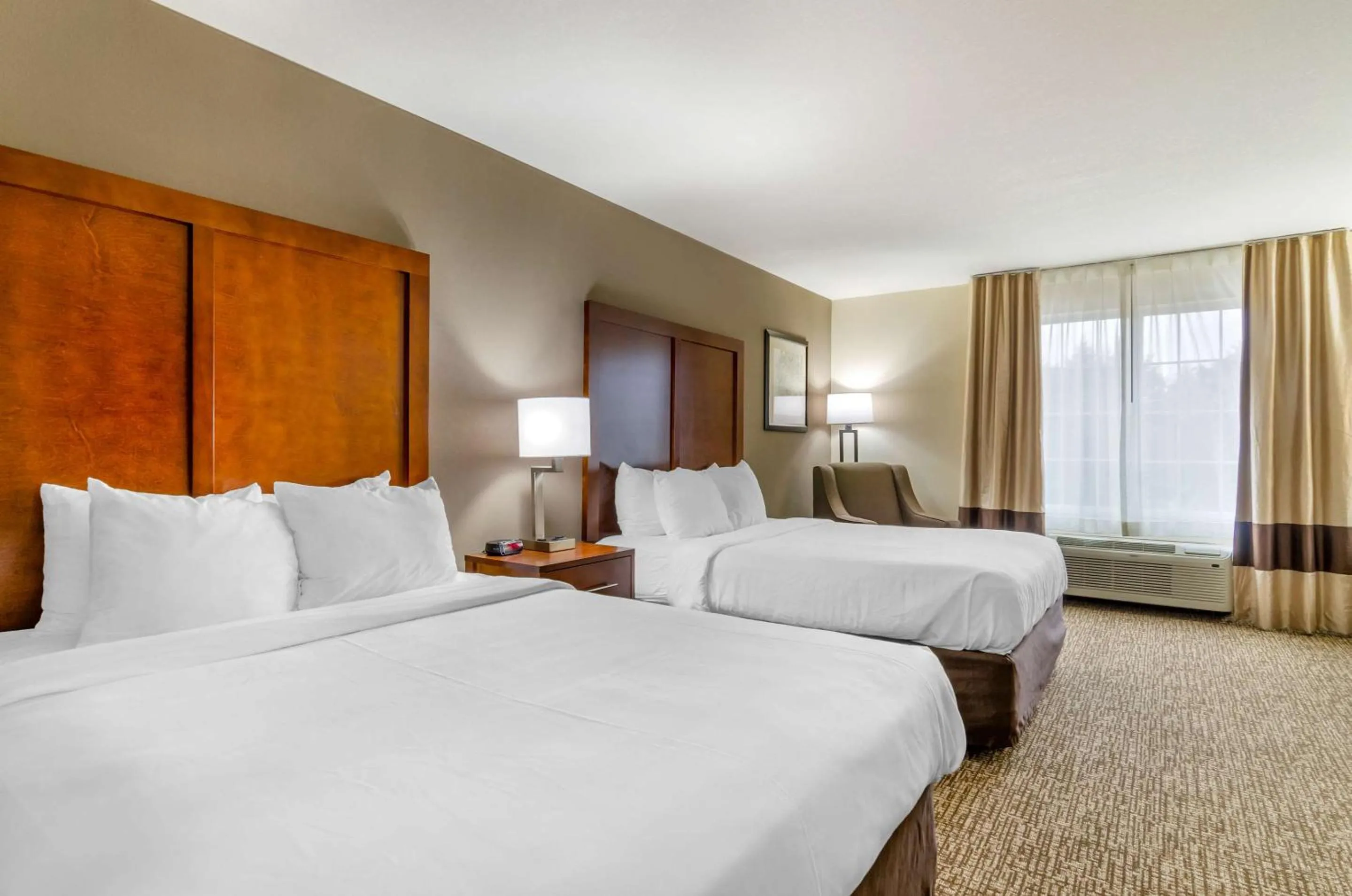 Bedroom, Bed in Comfort Inn & Suites near Bethel College