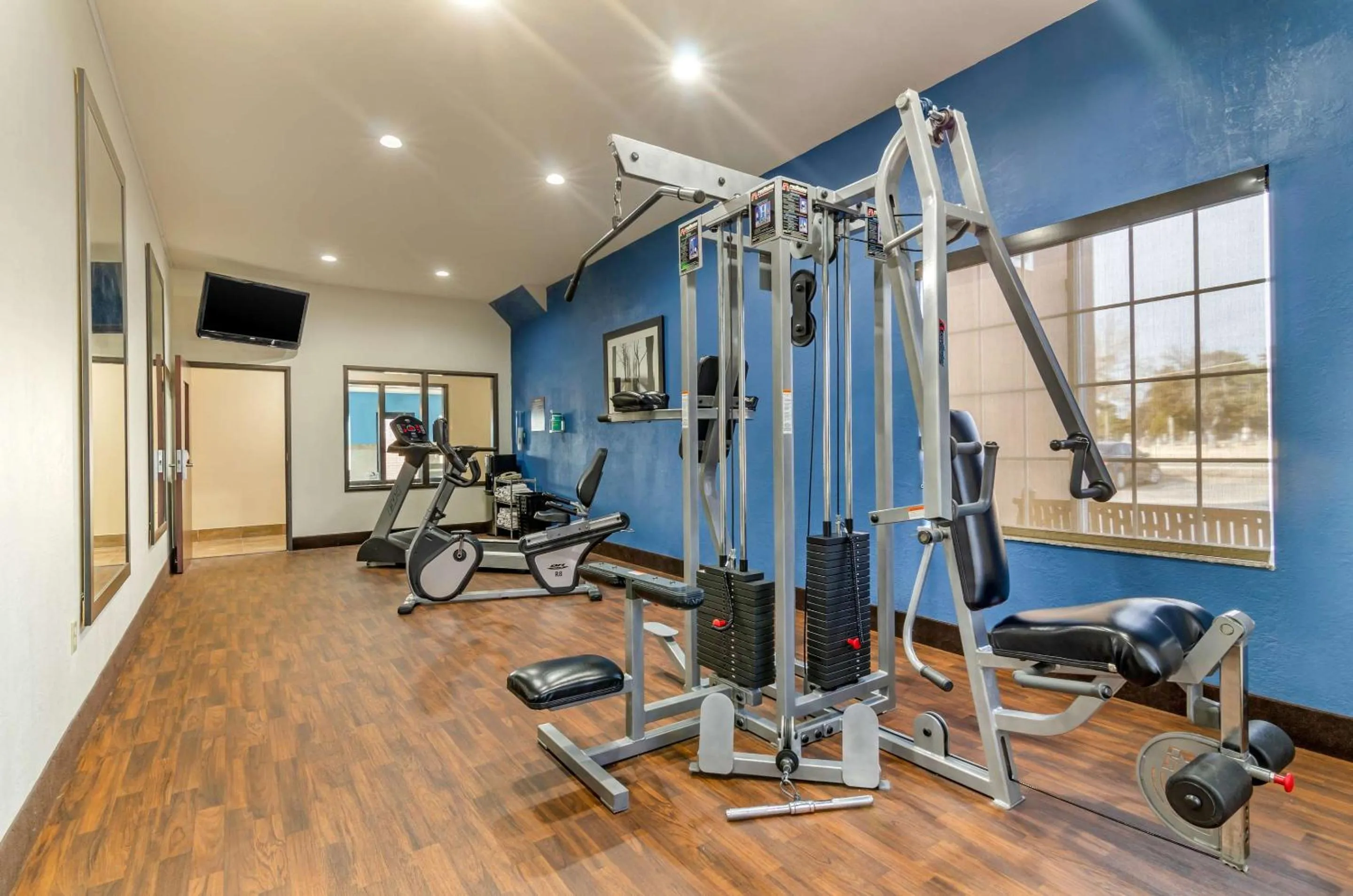 Fitness centre/facilities in Comfort Inn & Suites near Bethel College