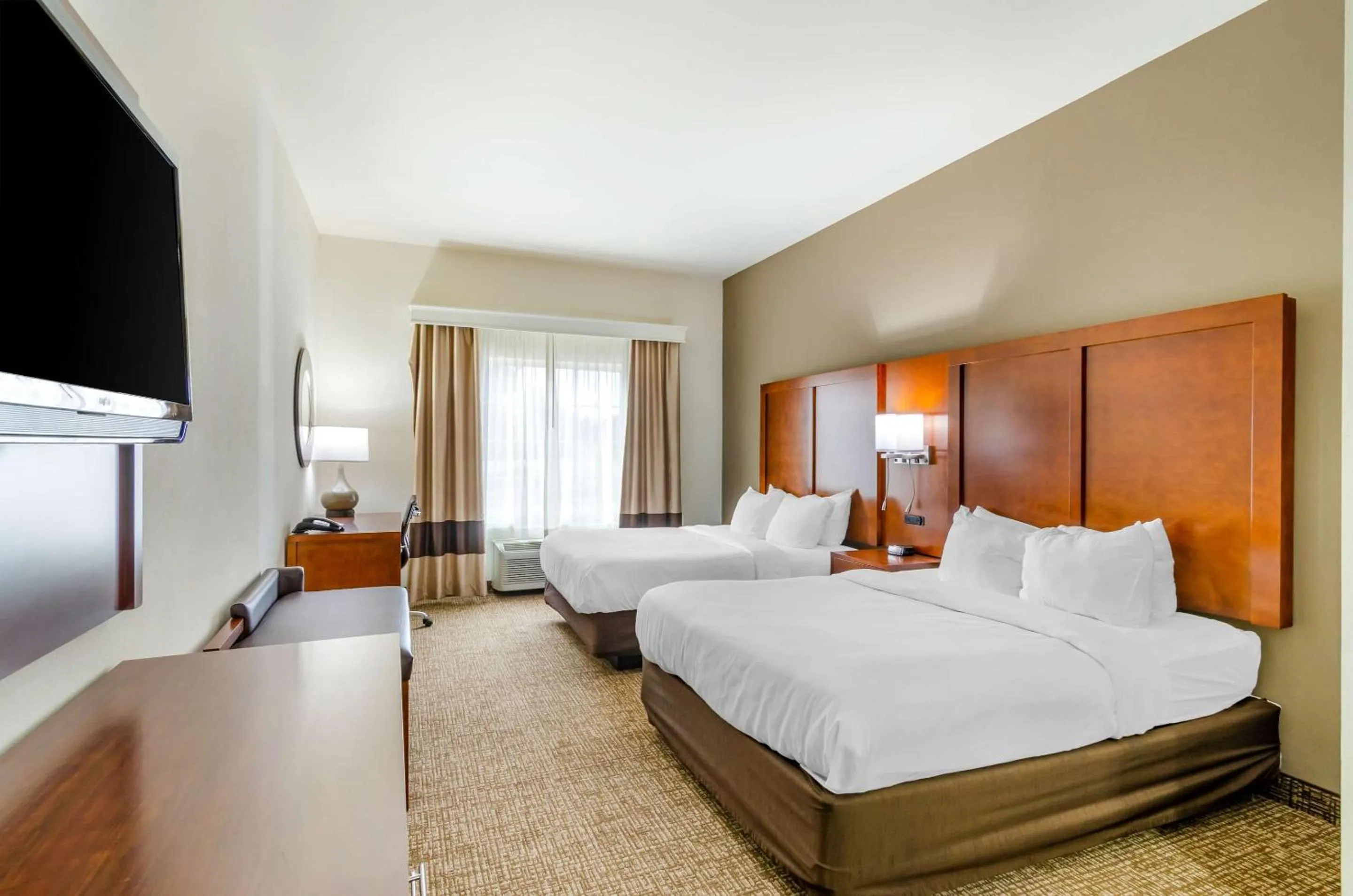 Bedroom, Bed in Comfort Inn & Suites near Bethel College