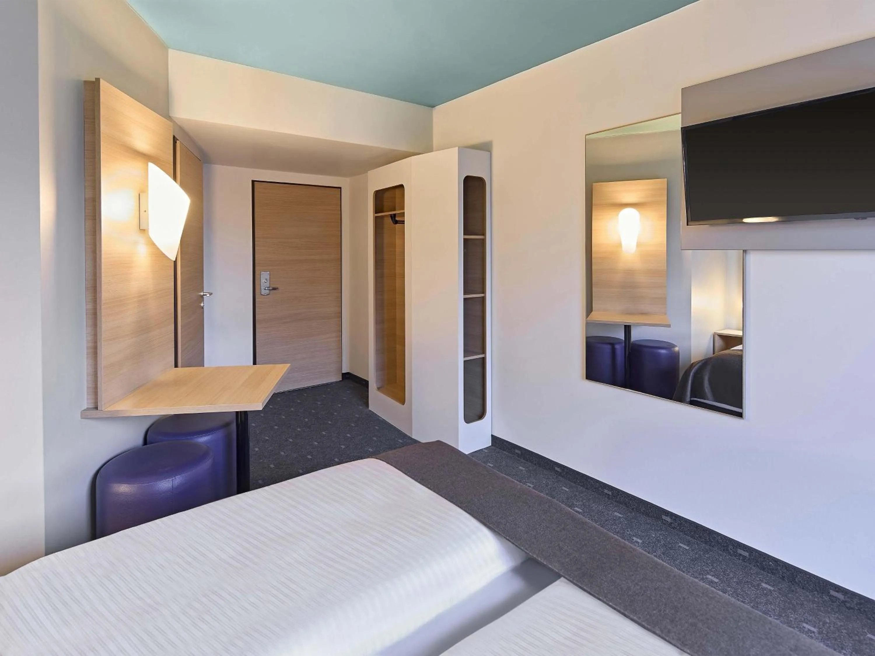 Photo of the whole room, Bed in B&B Hotel Dortmund-City