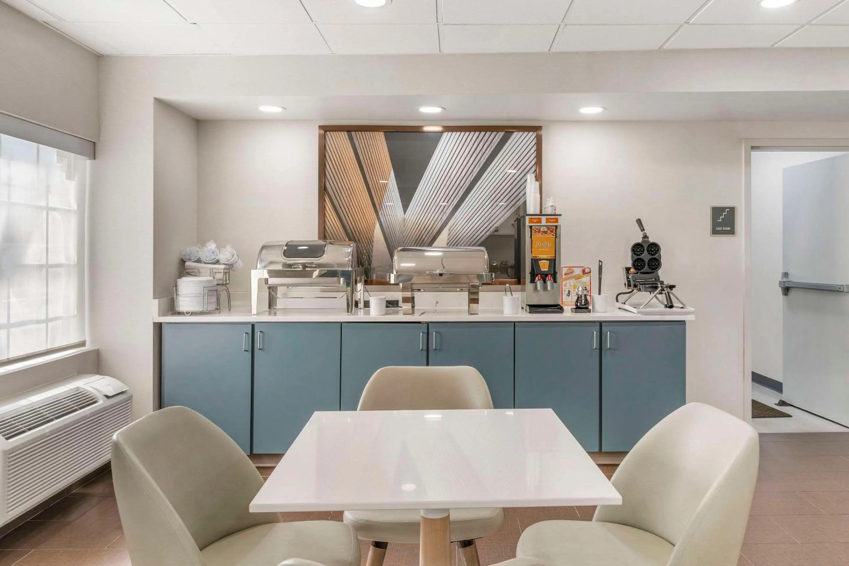 Breakfast in Comfort Inn & Suites Louisville Airport Fair & Expo