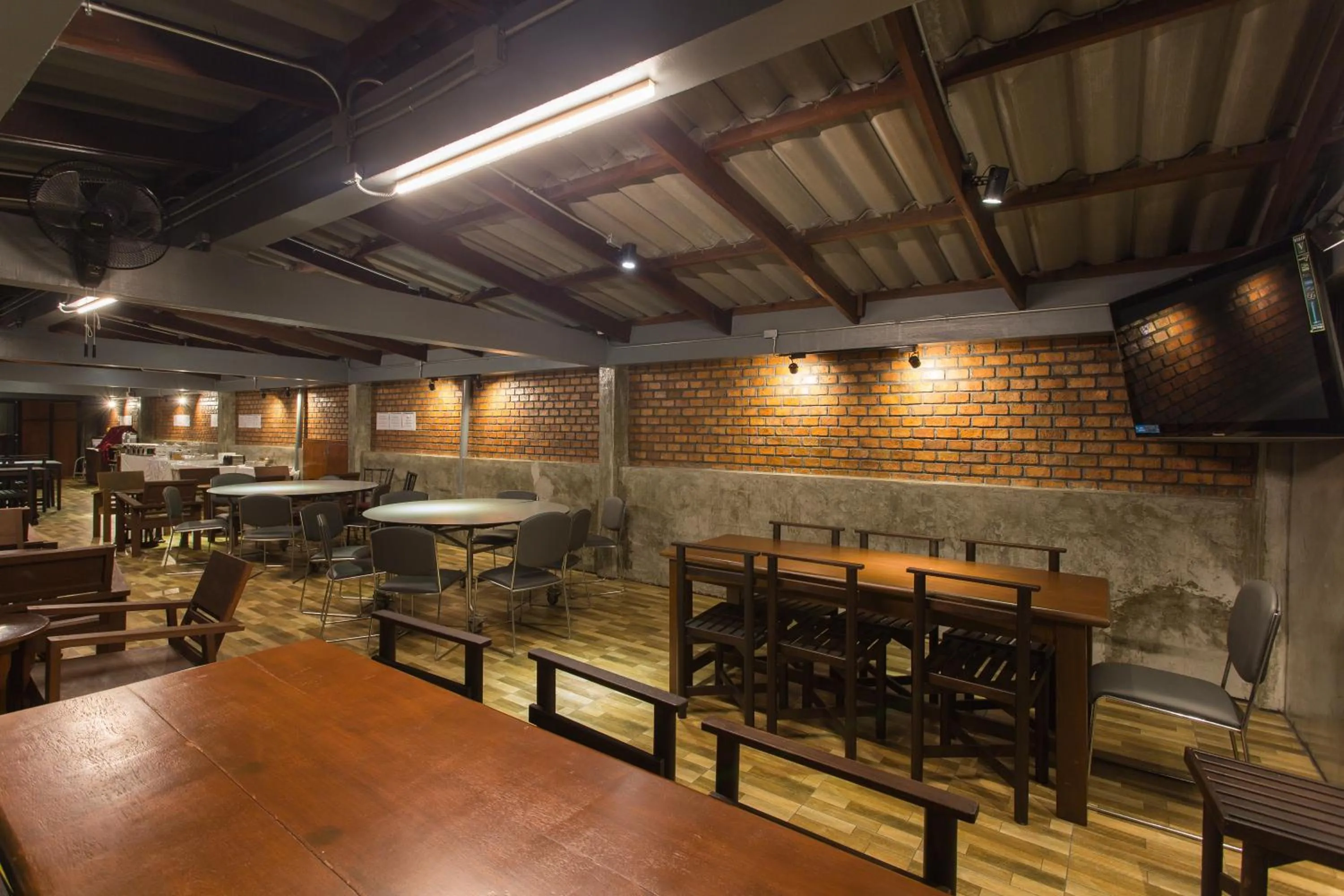 Restaurant/places to eat in City Hotel Krabi