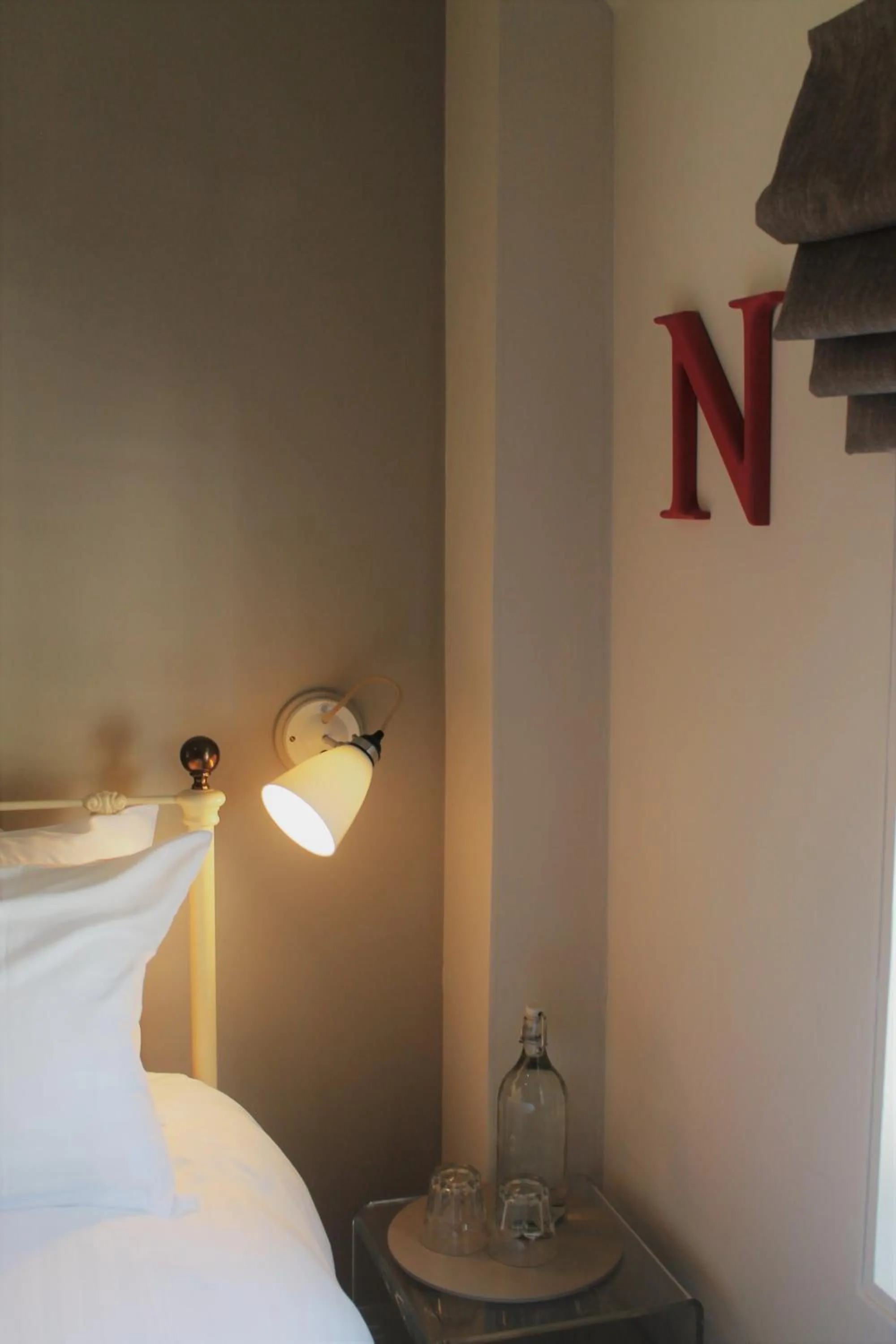 Bedroom, Bed in The Ship Inn