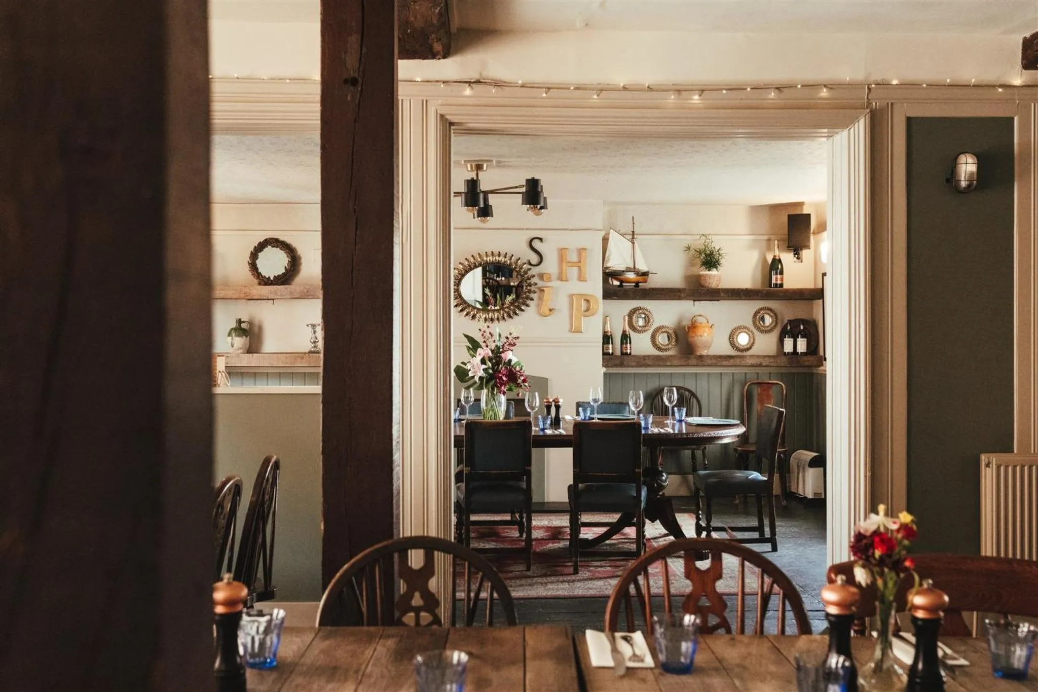 Restaurant/places to eat in The Ship Inn