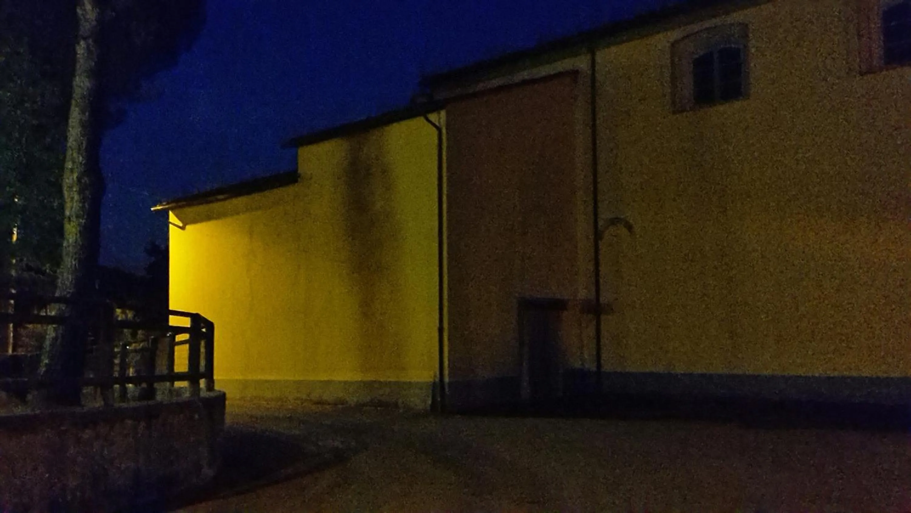 Neighbourhood in Gessy's