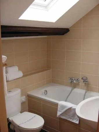 Bathroom in Hotel Giorgi et logements insolites-jacuzzi privé