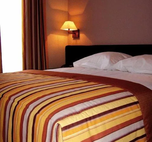 Bed in Hotel Giorgi et logements insolites-jacuzzi privé