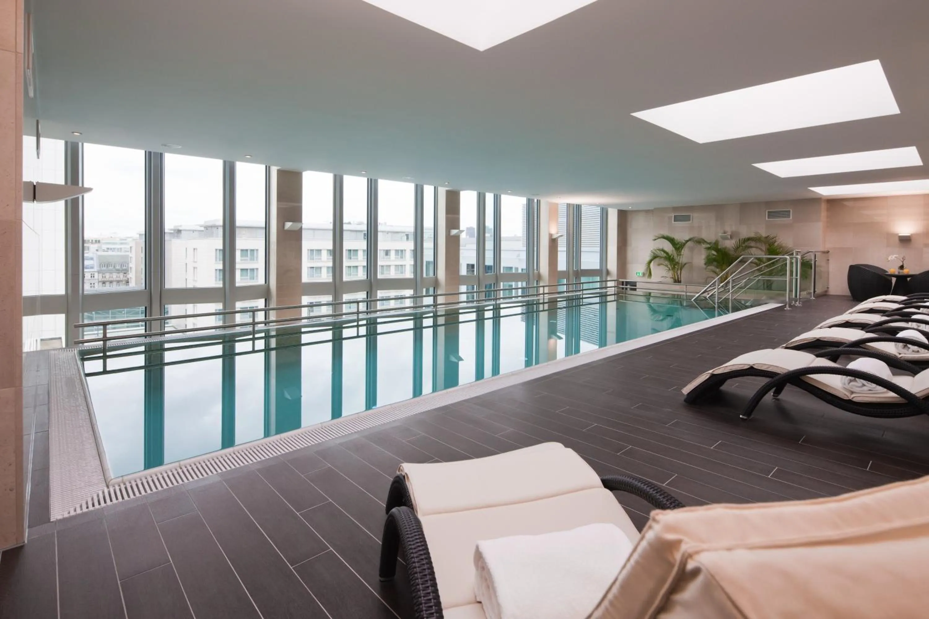 Swimming pool in Eurostars Berlin