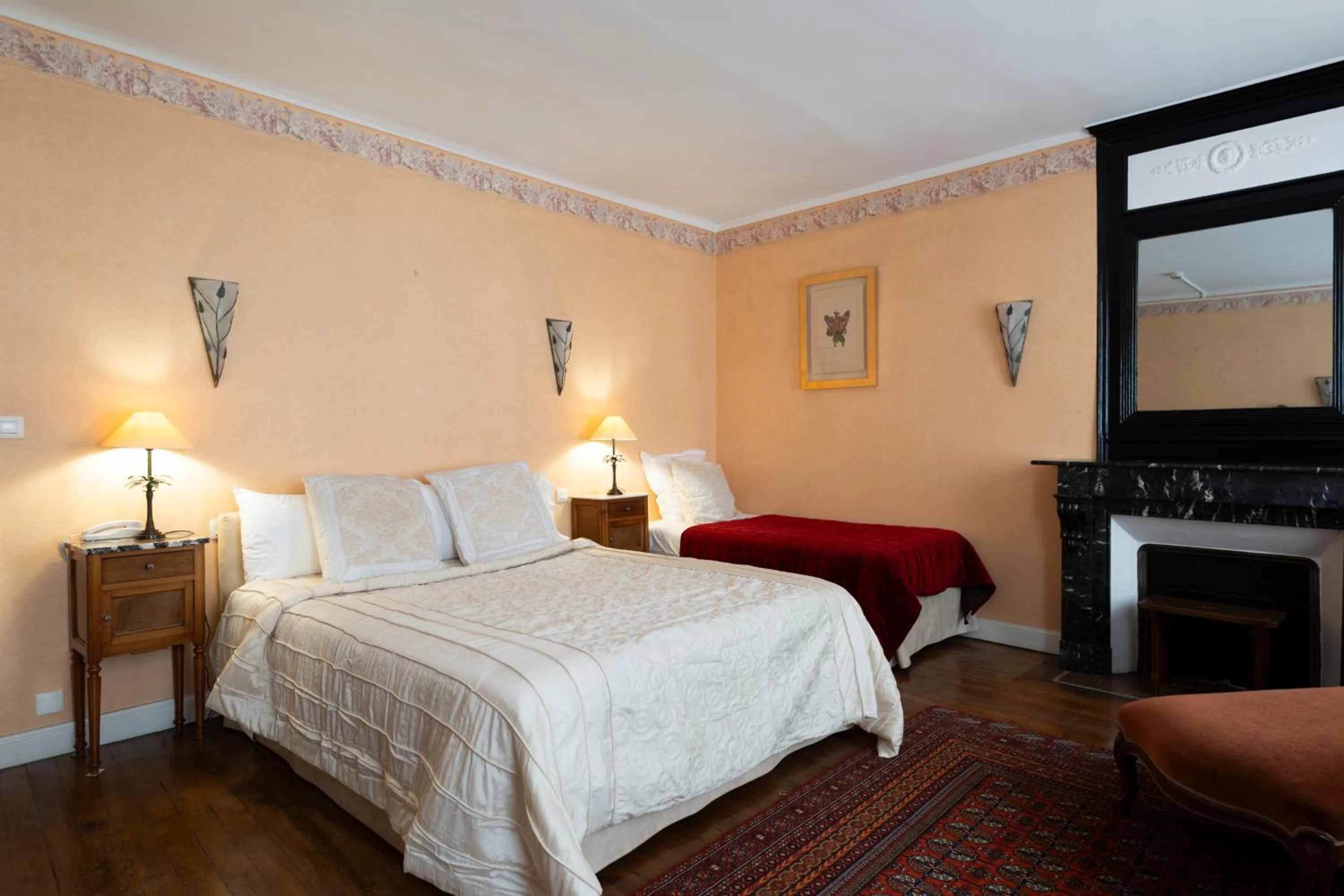 Bedroom, Bed in Hôtel Restaurant Million