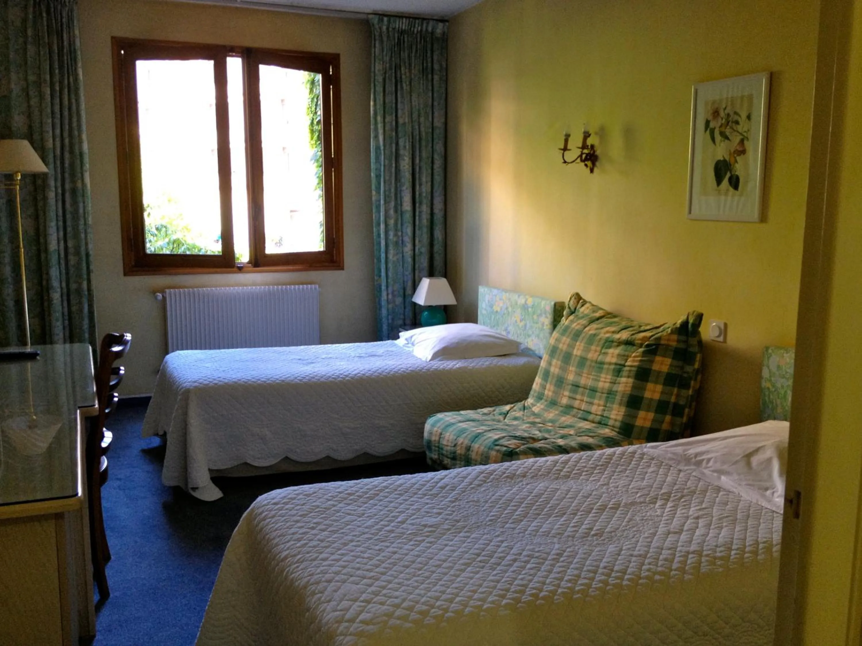 Photo of the whole room, Bed in Hôtel Restaurant Million