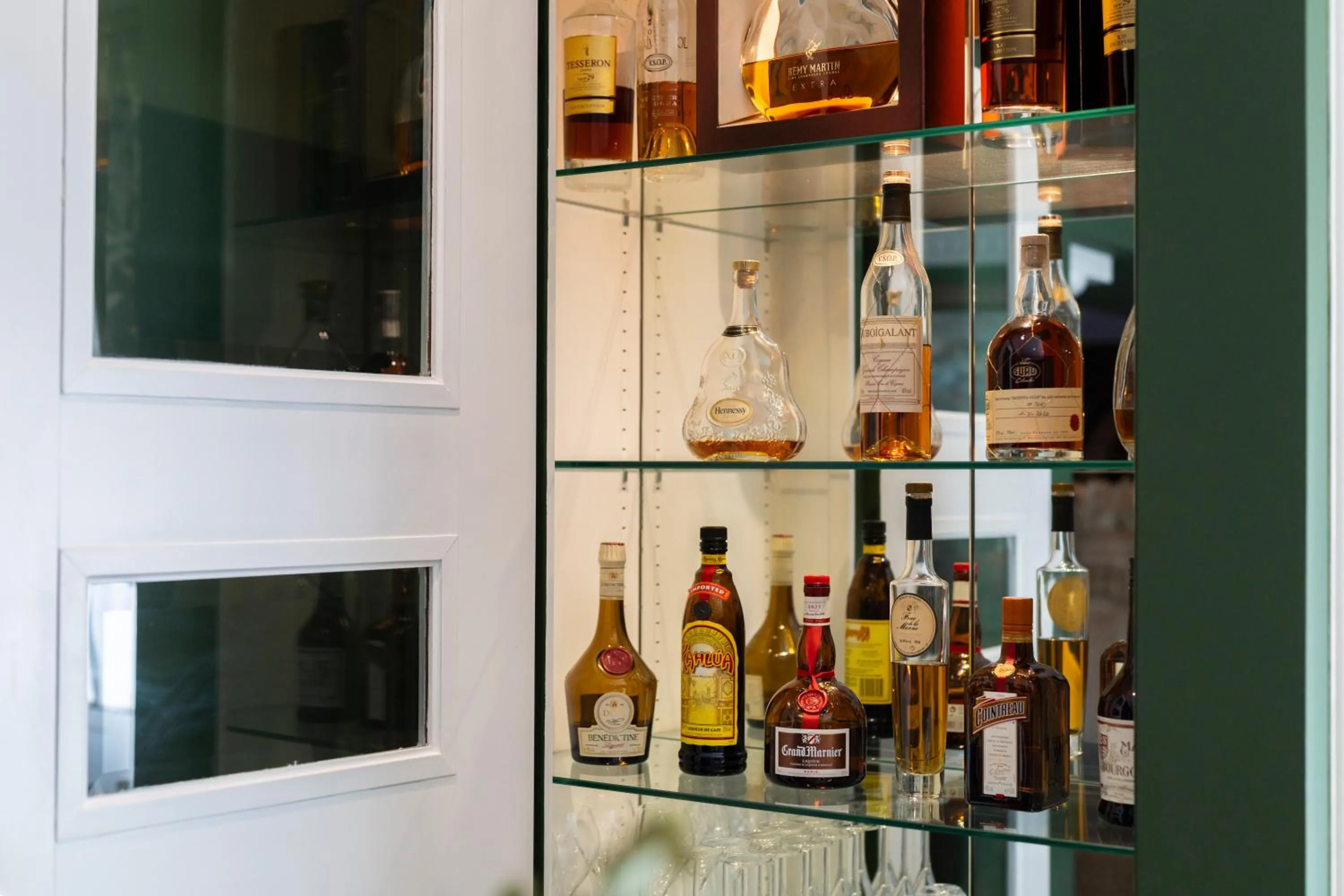 Drinks in Hôtel Restaurant Million