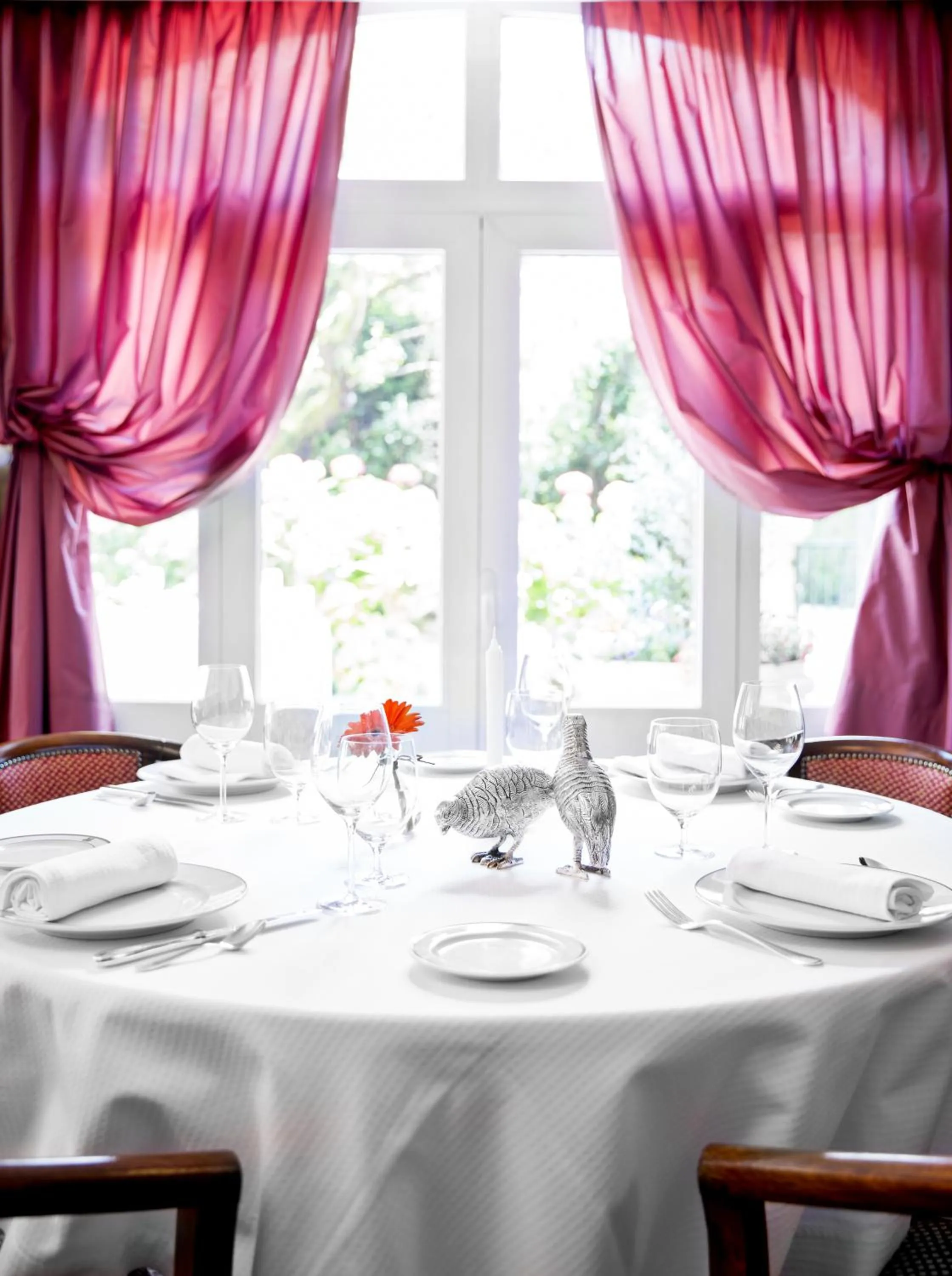 Property building in Hôtel Restaurant Million