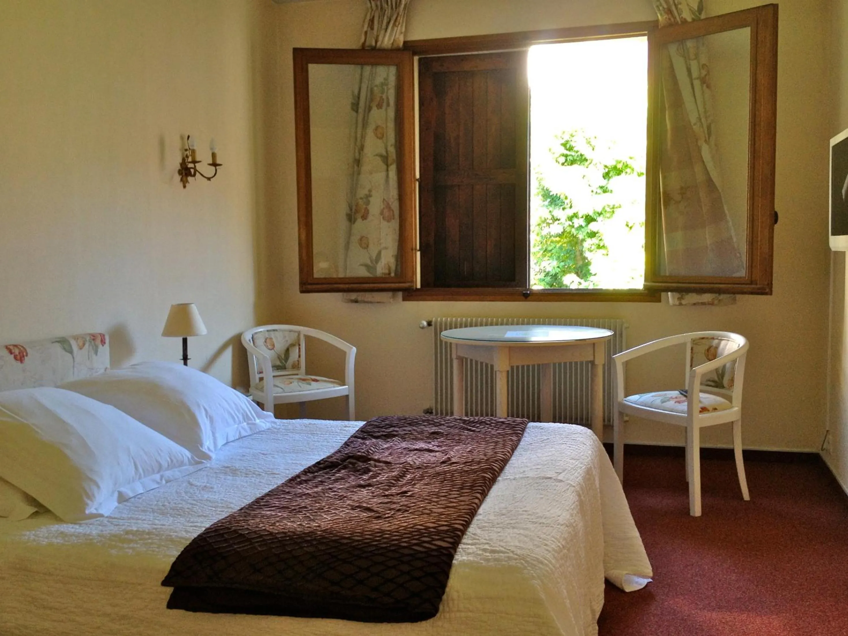 Bed in Hôtel Restaurant Million