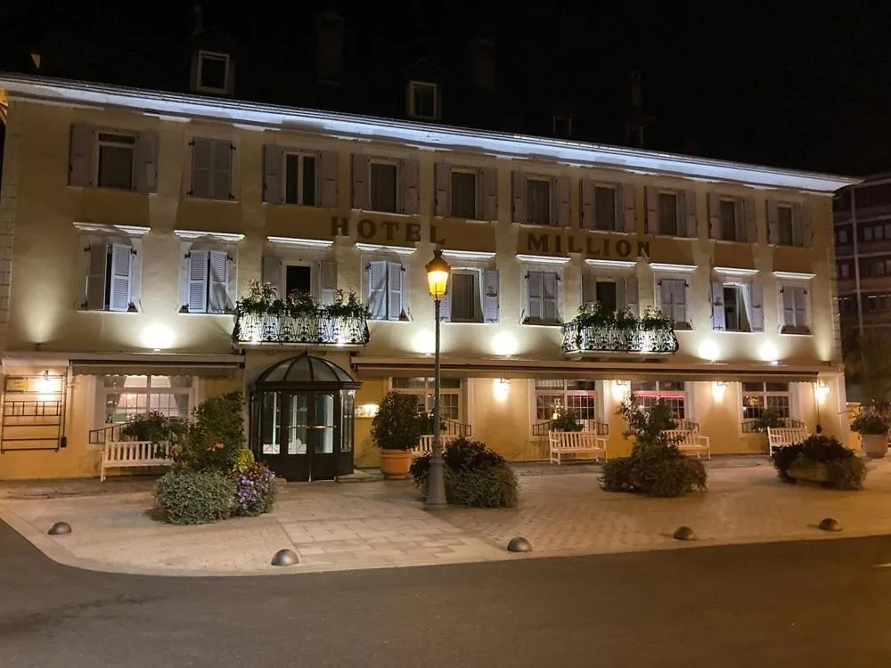Property building in Hôtel Restaurant Million