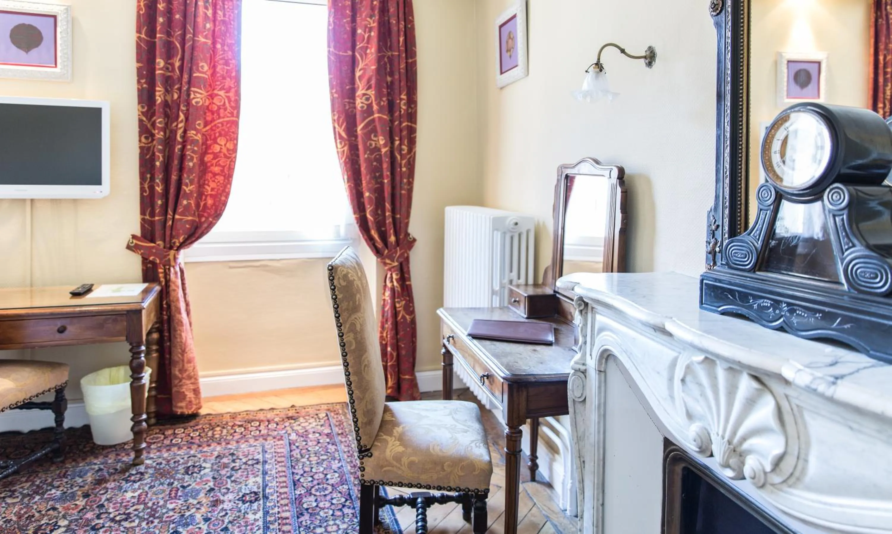 Seating area in Hôtel Restaurant Million