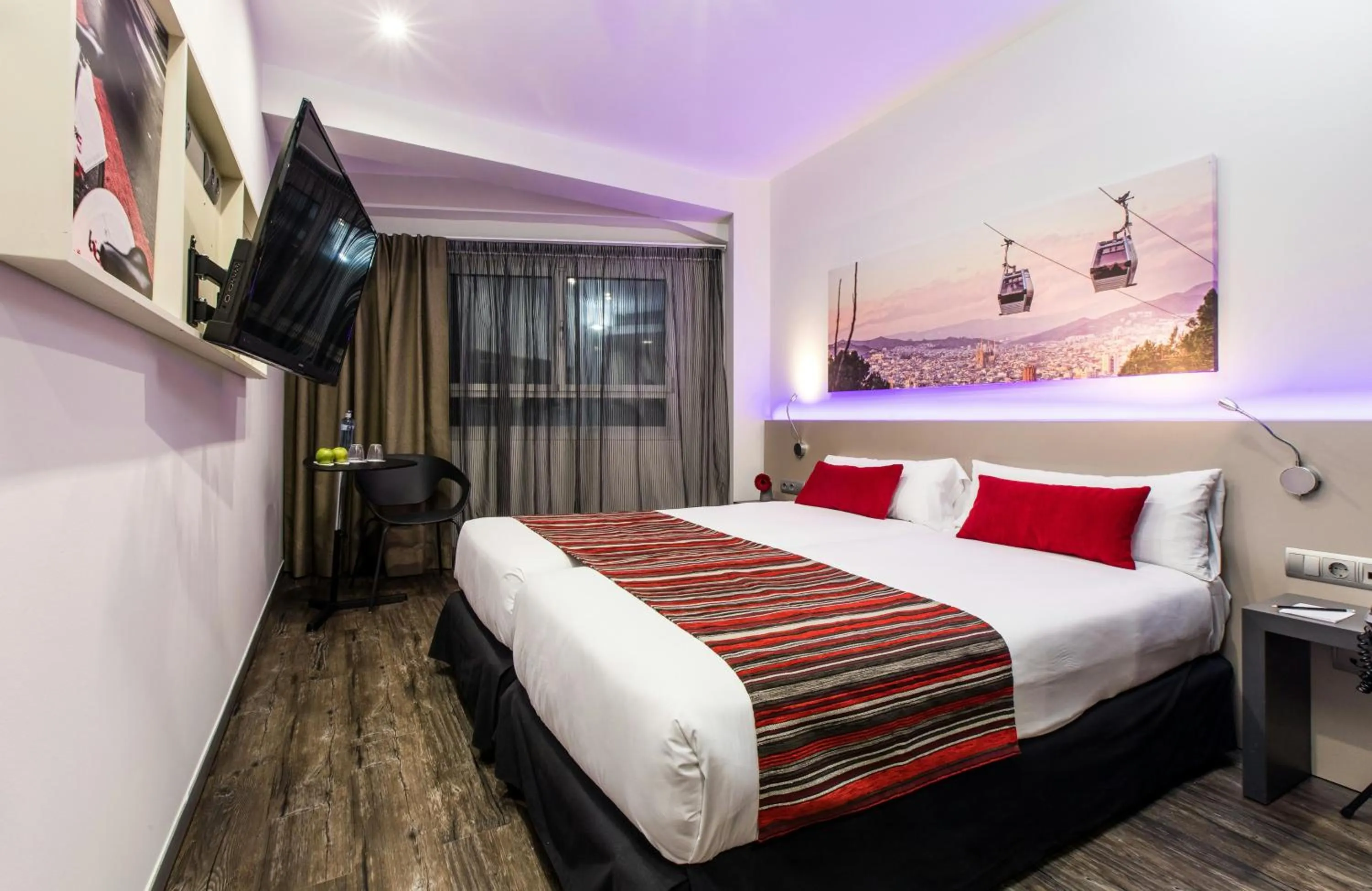 Photo of the whole room, Bed in Leonardo Boutique Hotel Barcelona Sagrada Familia
