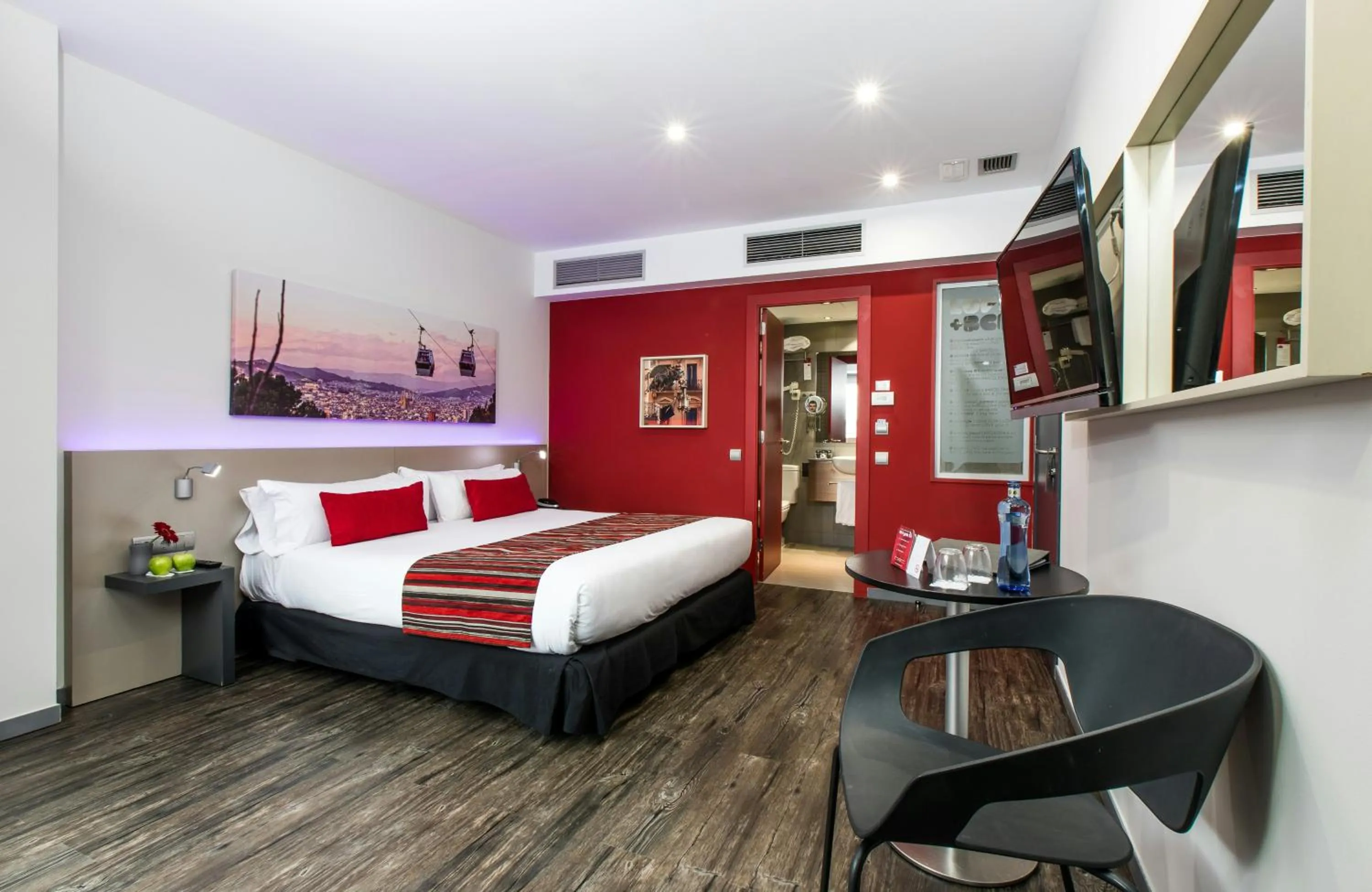 Photo of the whole room, Bed in Leonardo Boutique Hotel Barcelona Sagrada Familia