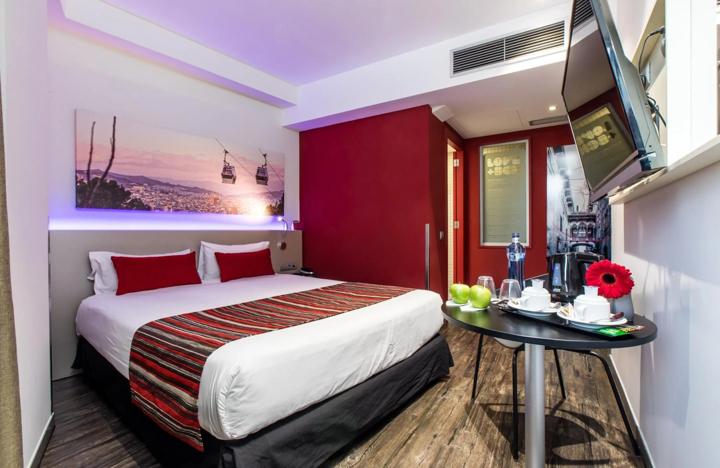 Bedroom, Bed in Leonardo Boutique Hotel Barcelona Sagrada Familia