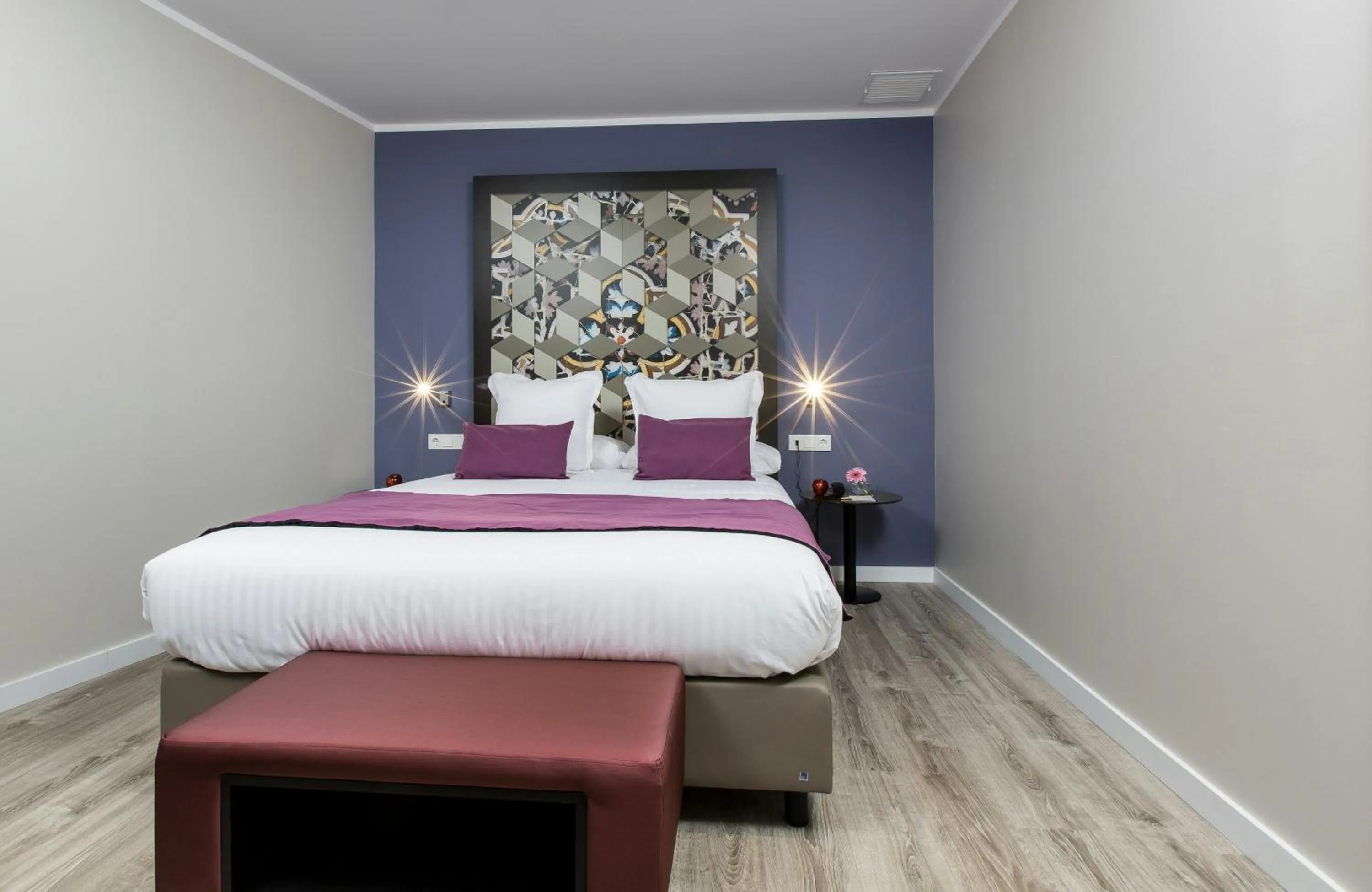 Photo of the whole room, Bed in Leonardo Boutique Hotel Barcelona Sagrada Familia