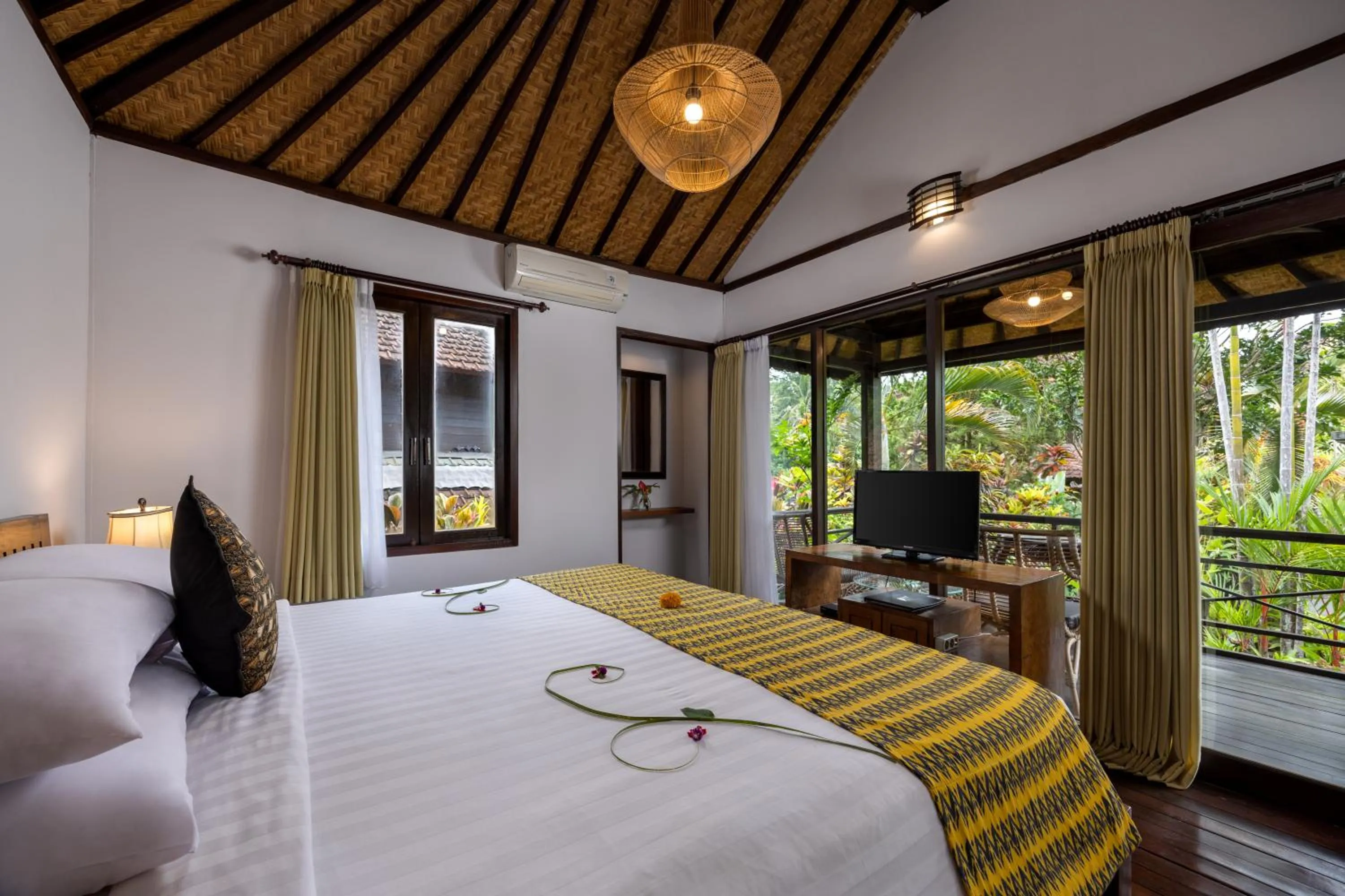 Bed in Bali Spirit Hotel and Spa, Ubud