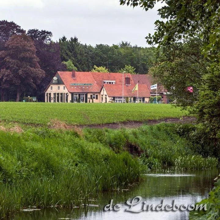 Facade/entrance in Hotel de Lindeboom