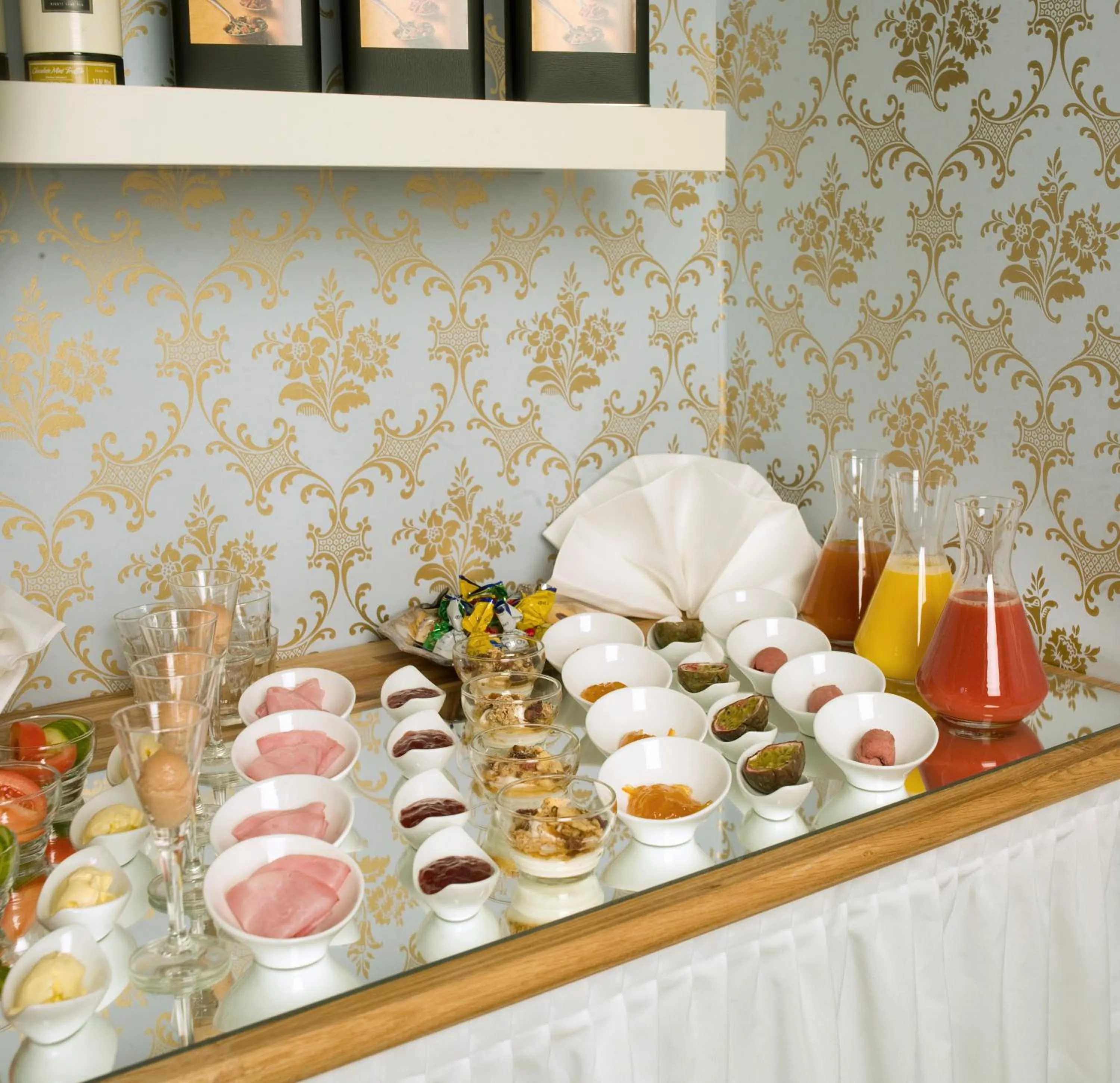 Restaurant/places to eat in Annas Hotell