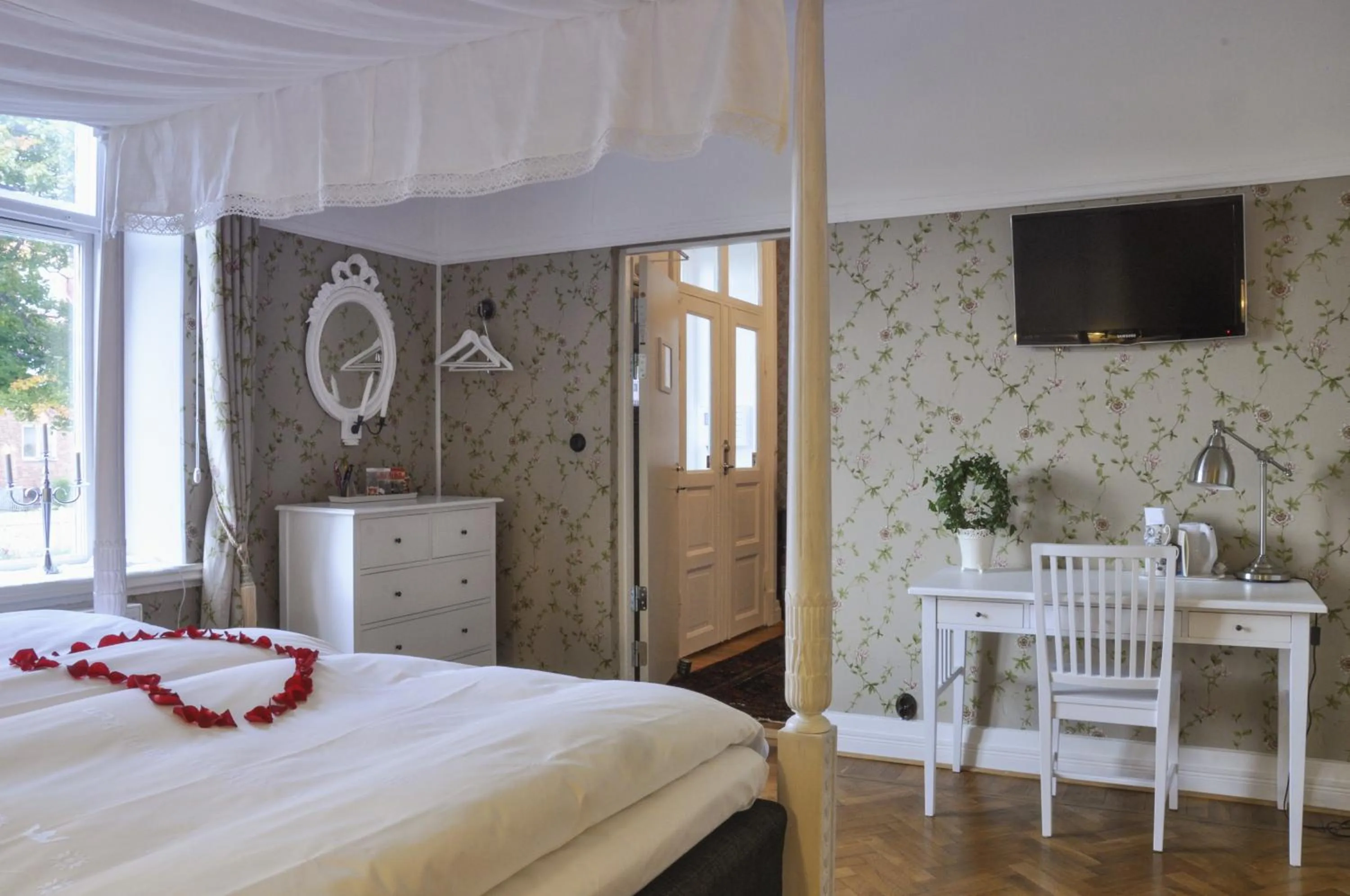 Bedroom, Bed in Annas Hotell