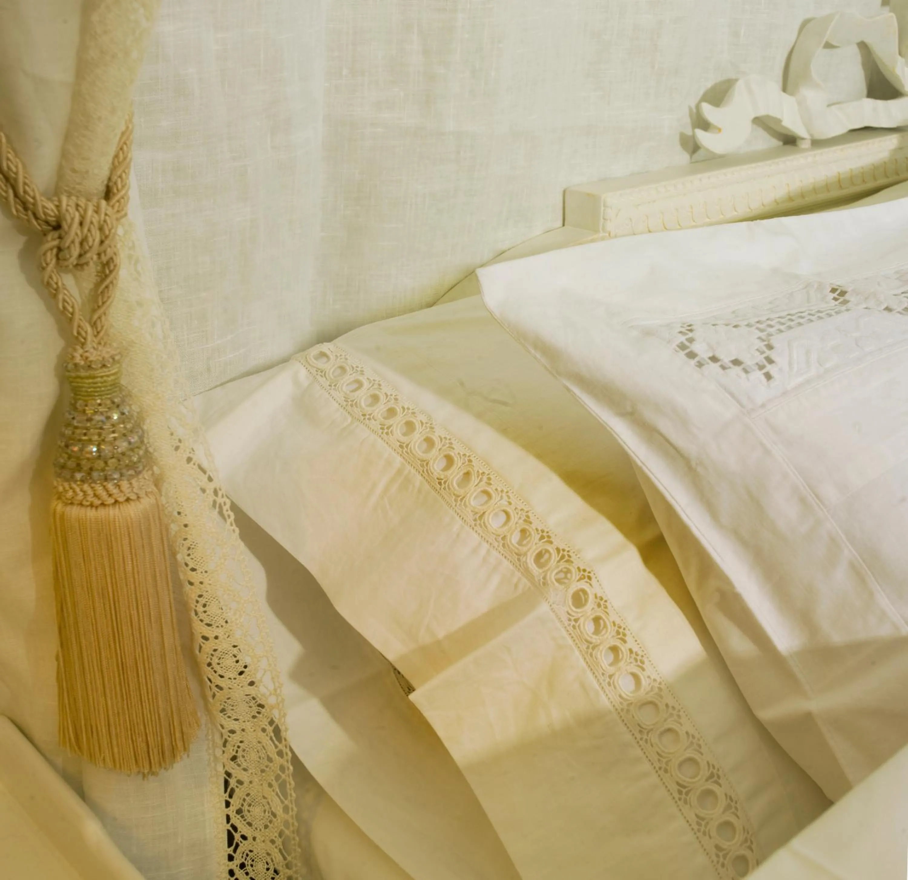 Decorative detail, Bed in Annas Hotell