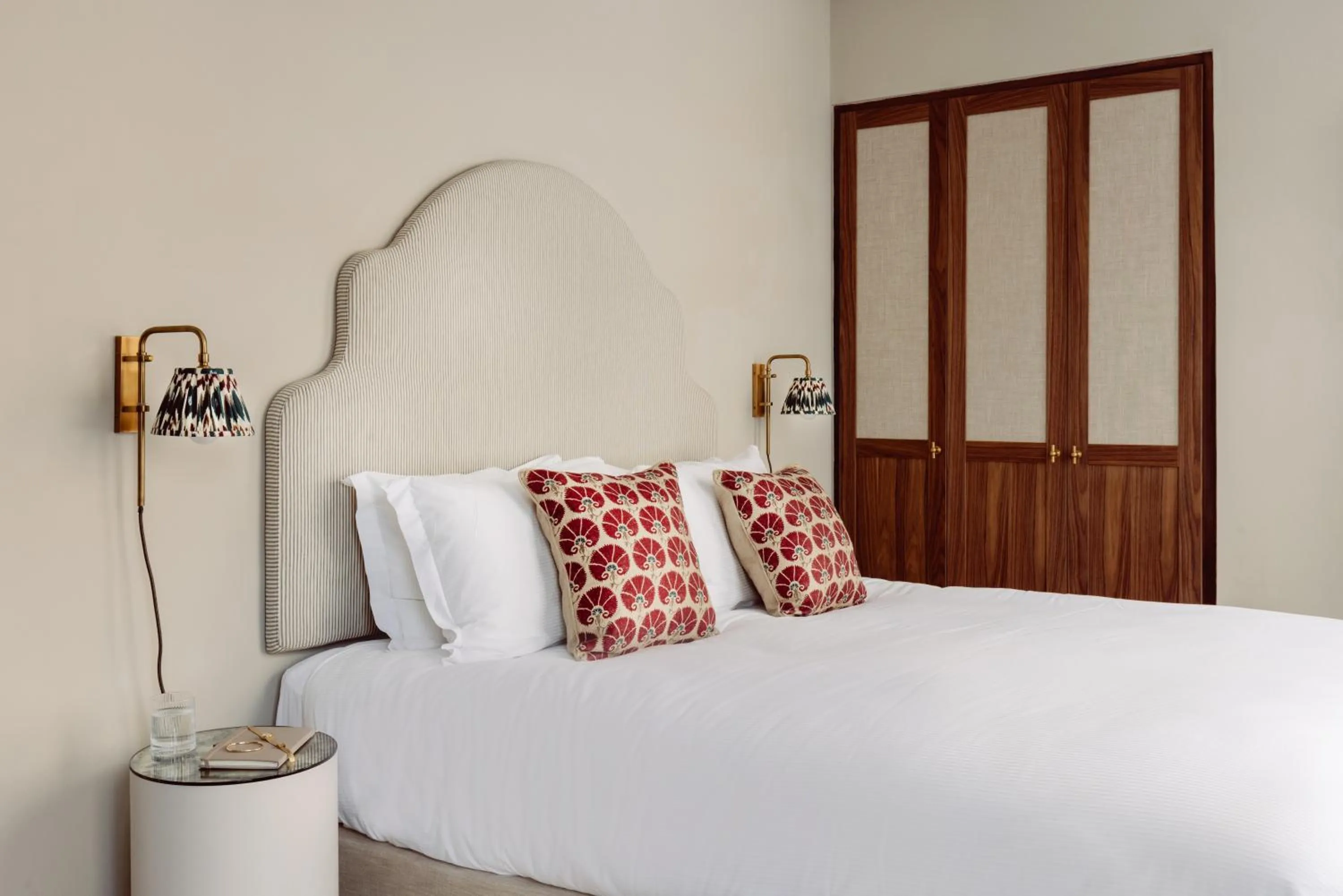 Bed in Native Kings Wardrobe, St Pauls