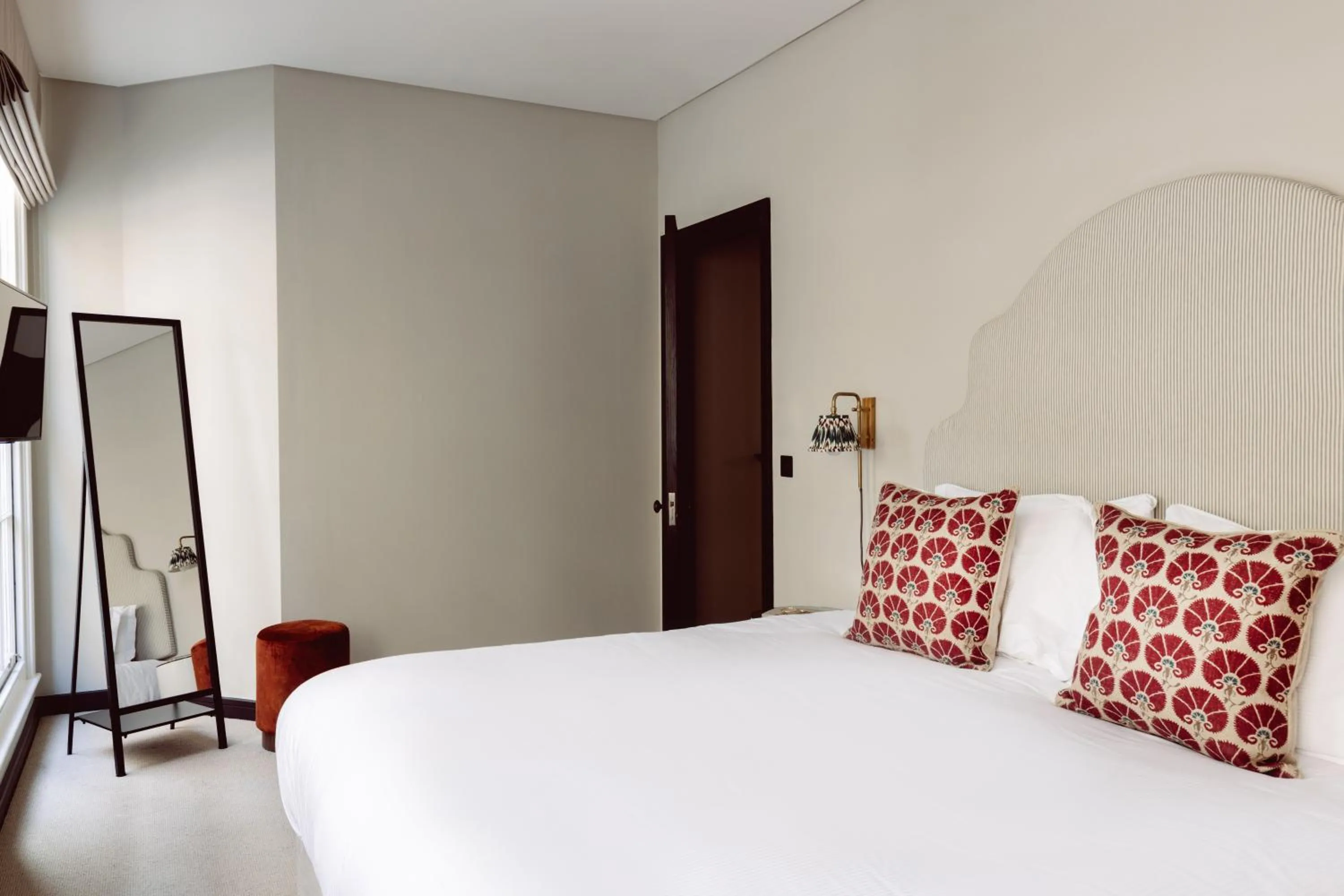 Bed in Native Kings Wardrobe, St Pauls