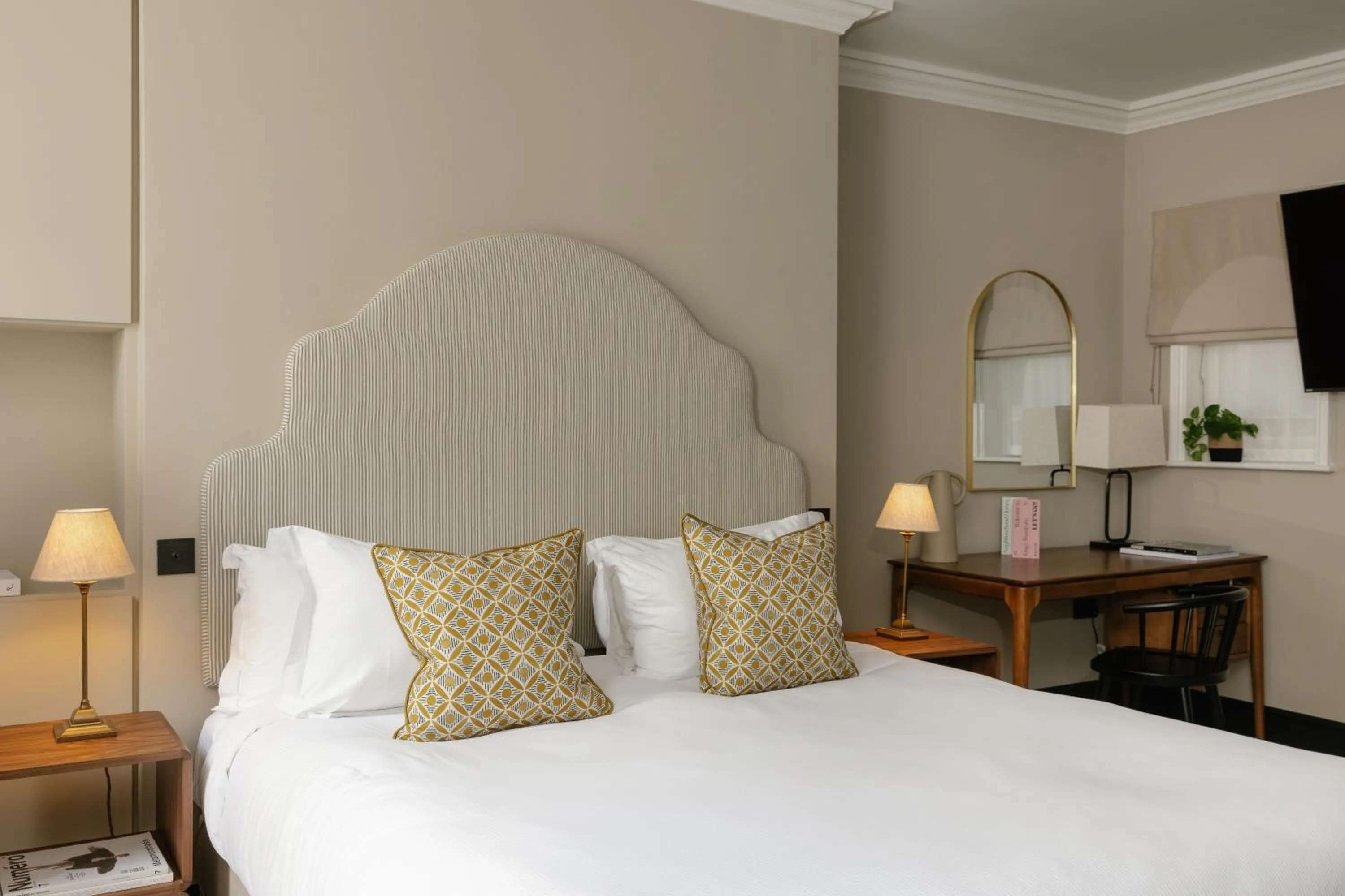 Bed in Native Kings Wardrobe, St Pauls