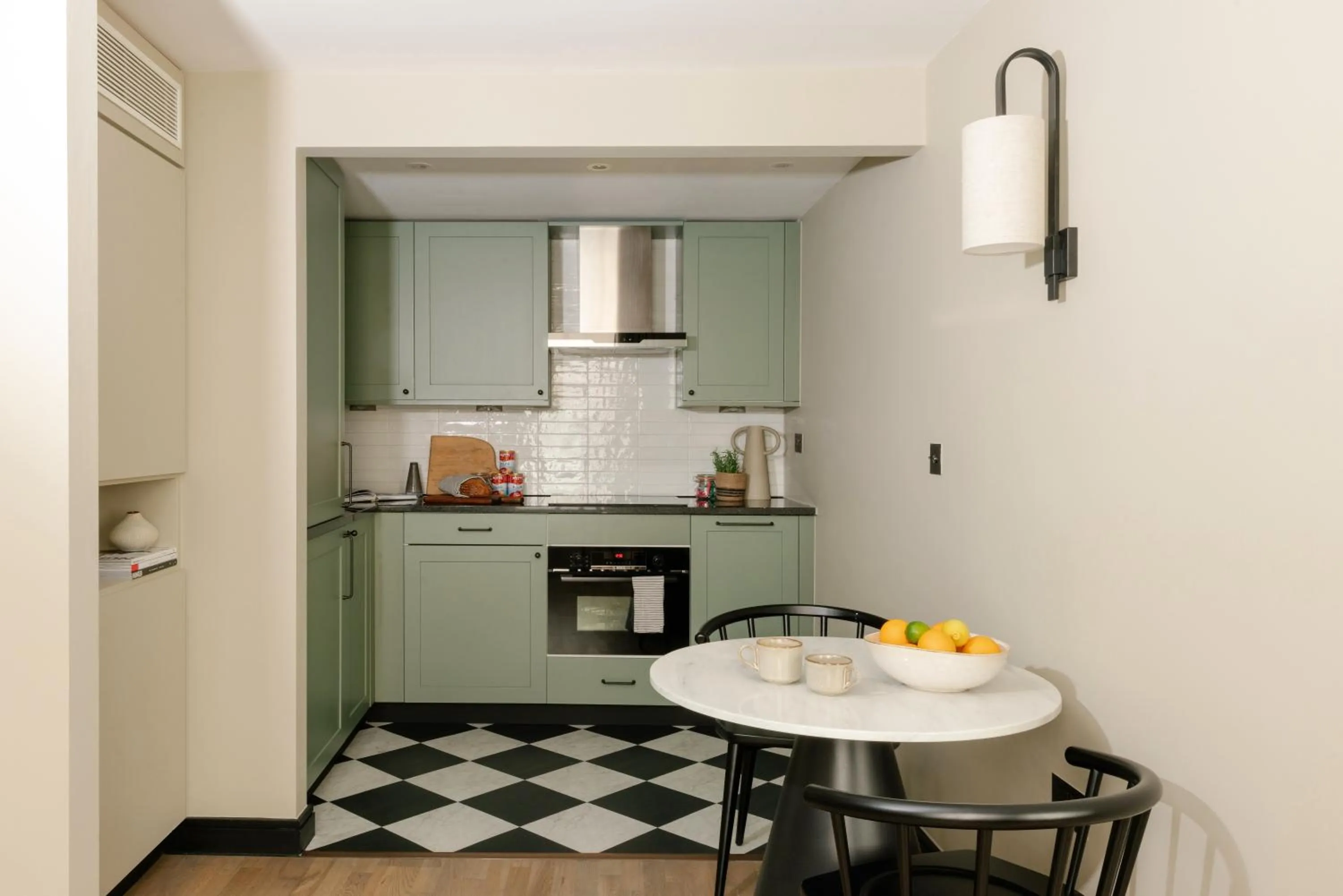 Kitchen or kitchenette in Native Kings Wardrobe, St Pauls