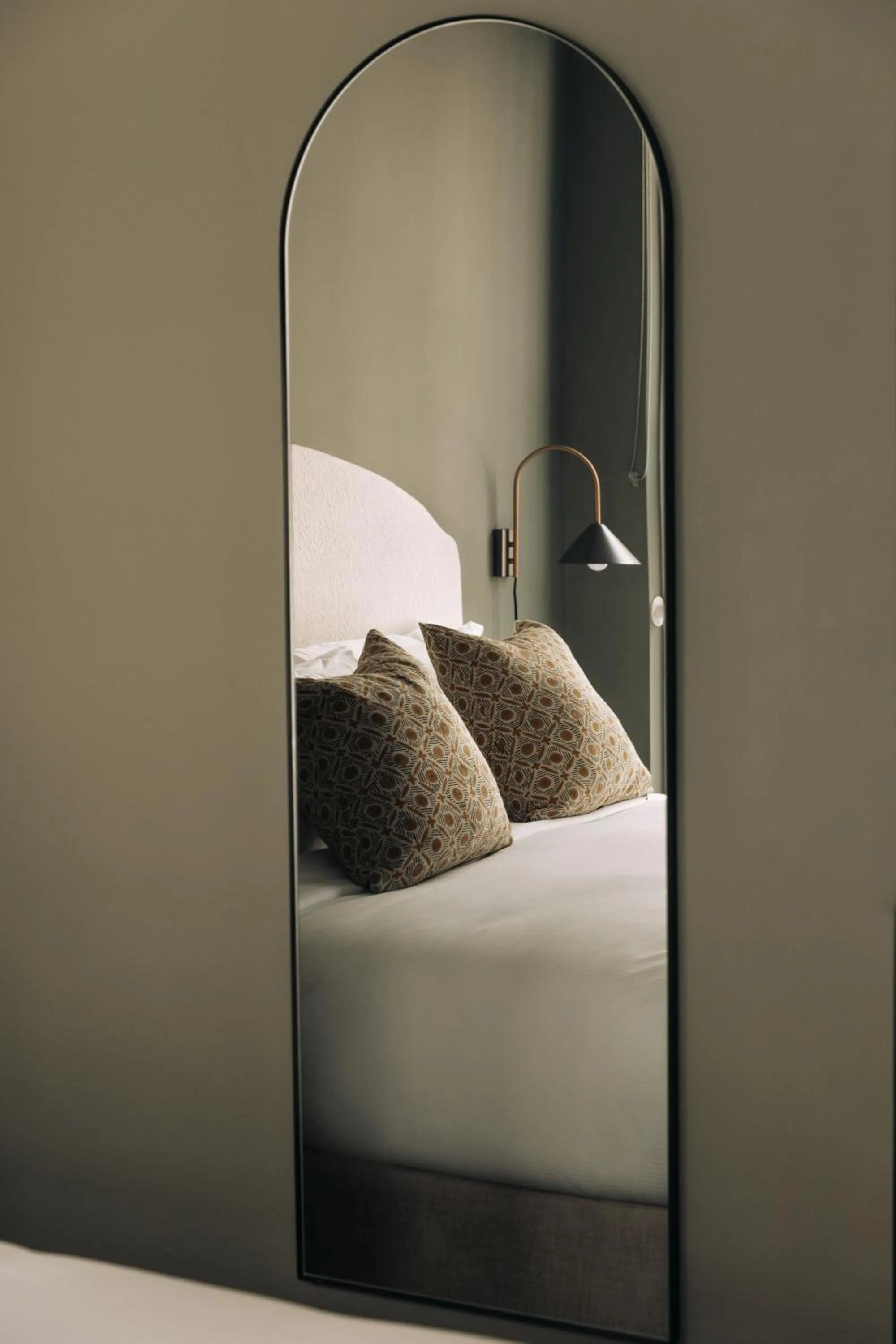 Bed in Native Kings Wardrobe, St Pauls