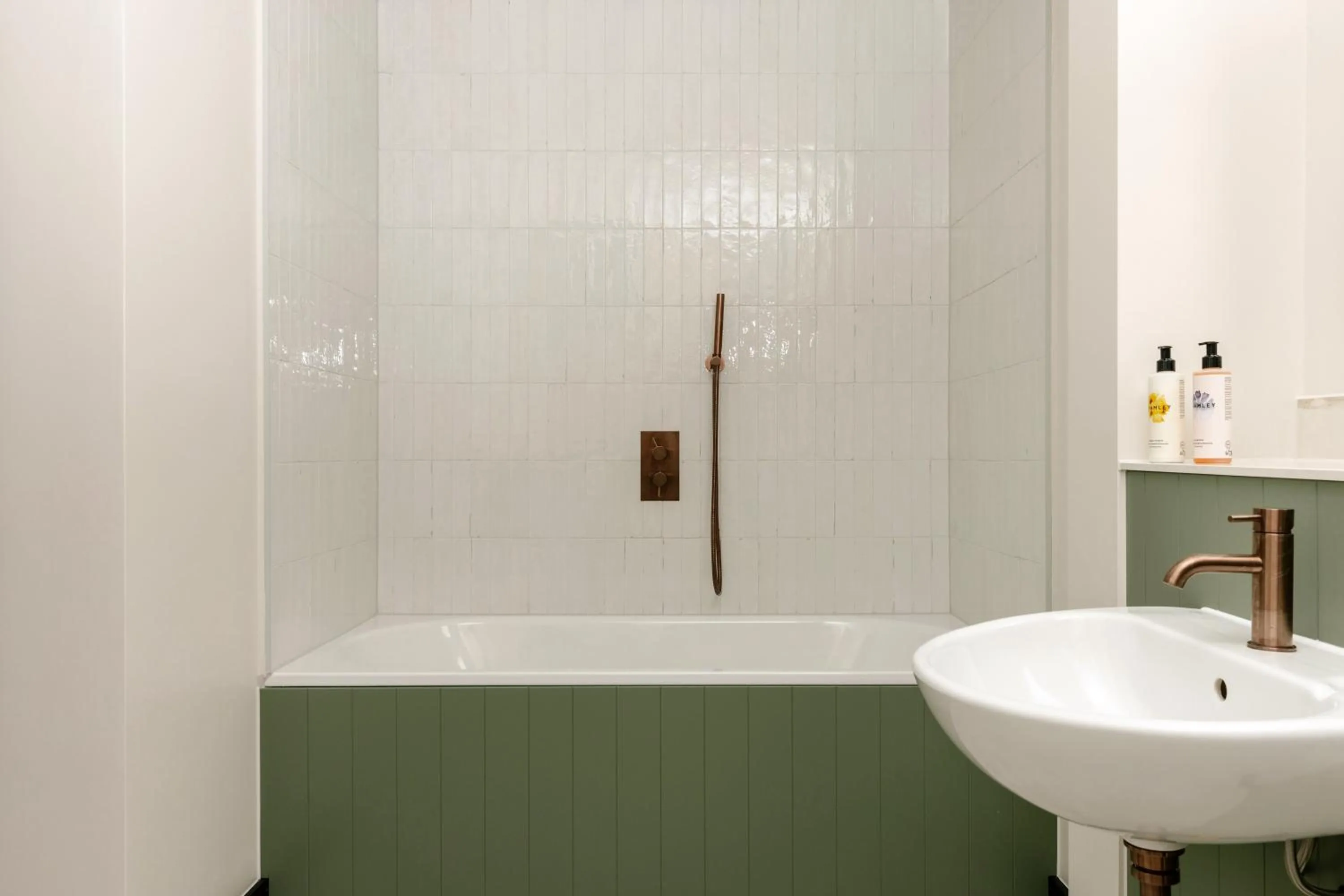 Bathroom in Native Kings Wardrobe, St Pauls