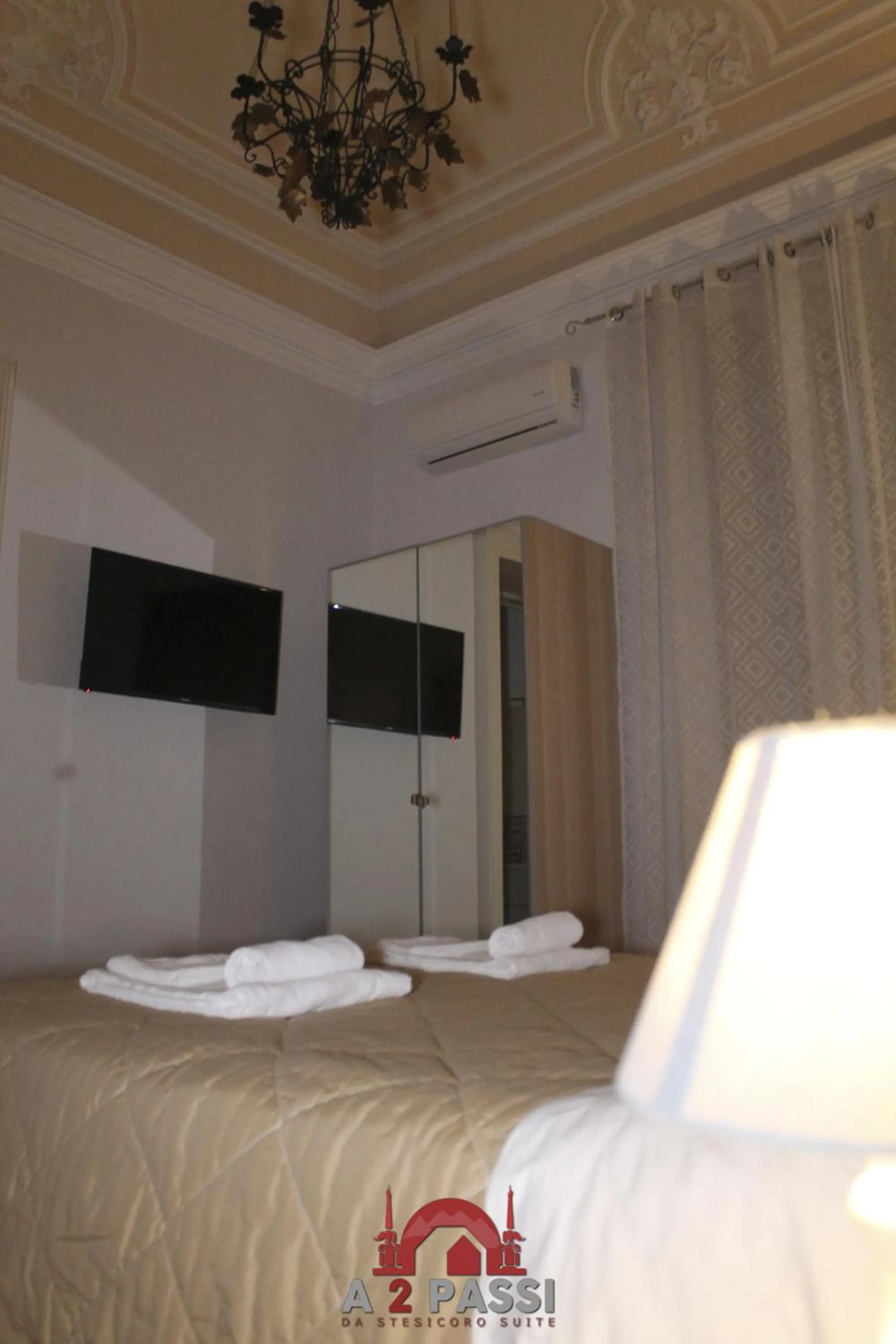 TV and multimedia, Bed in A 2 Passi da Stesicoro Suite Catania