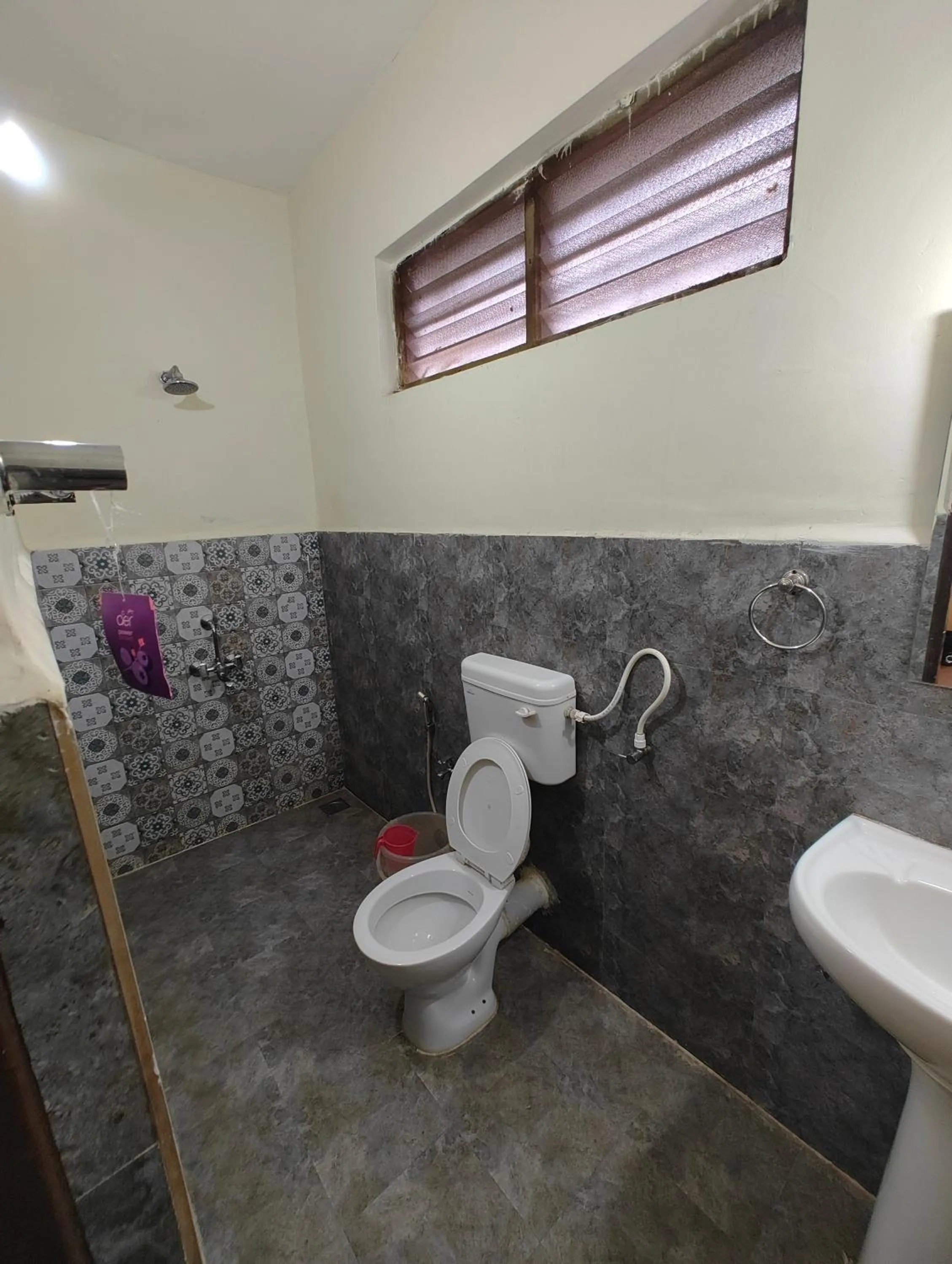 Bathroom in Vinsons Cottages