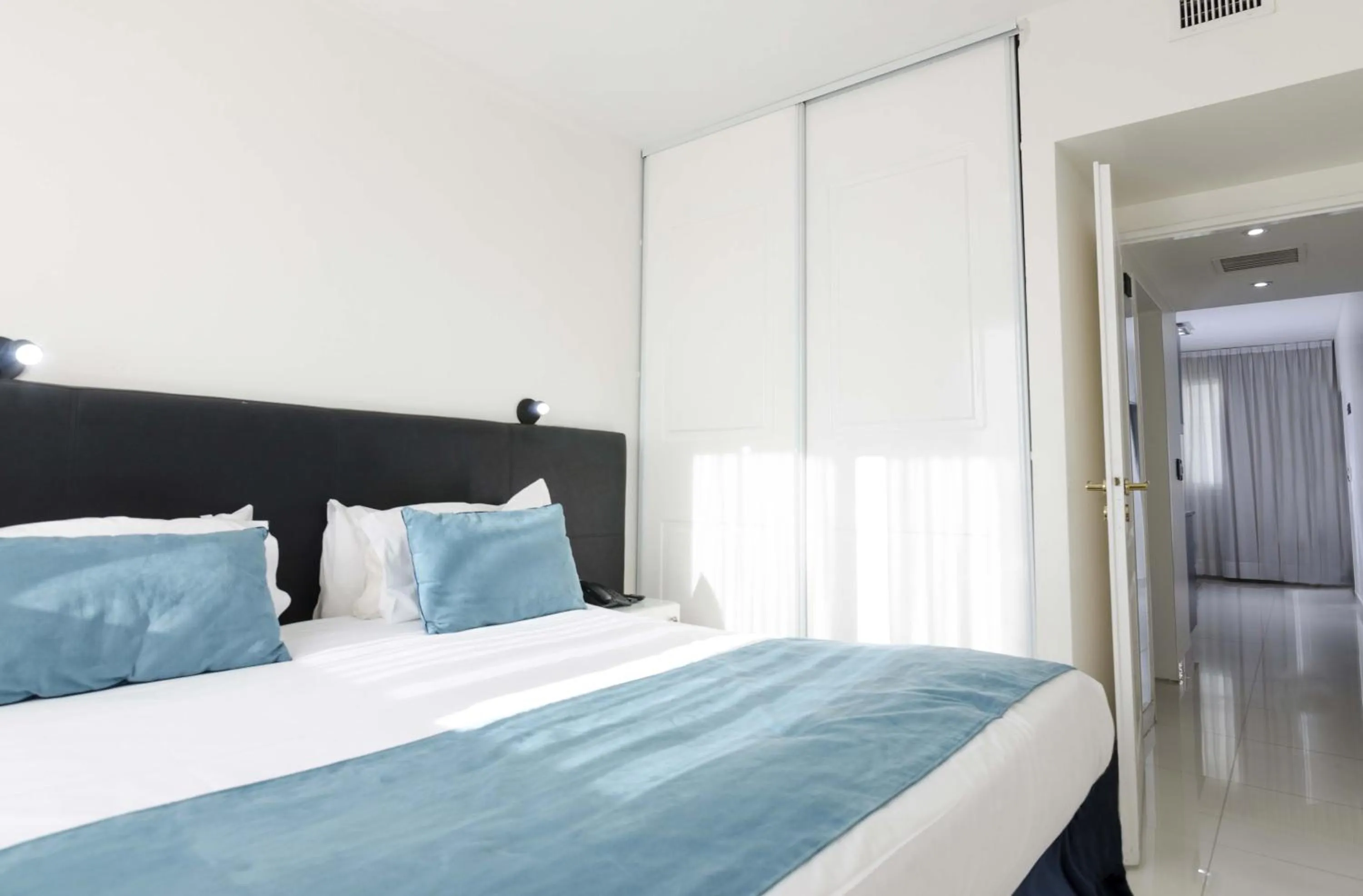 Bed in Cyan Recoleta Hotel