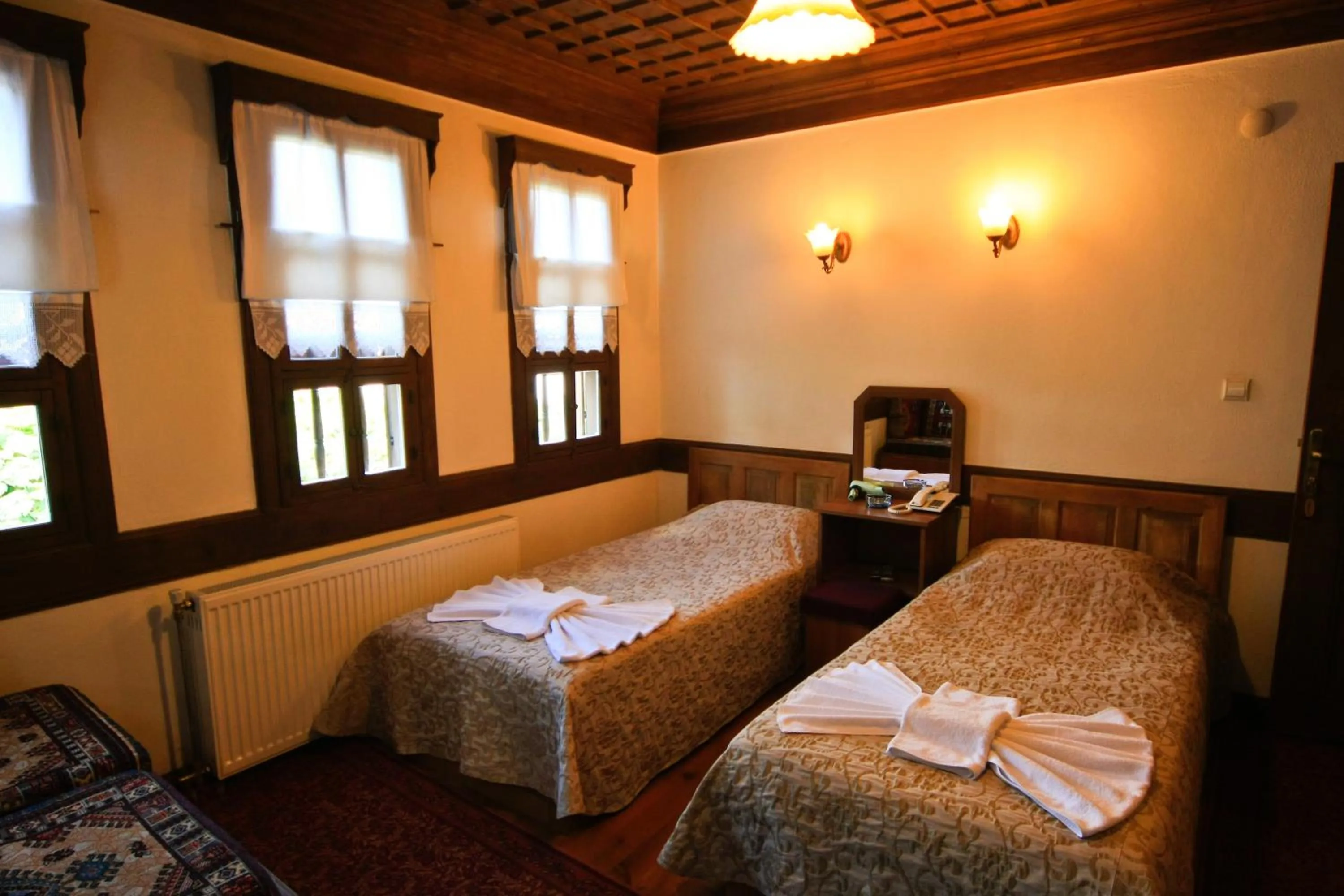 Bed in Cakiroglu Konak